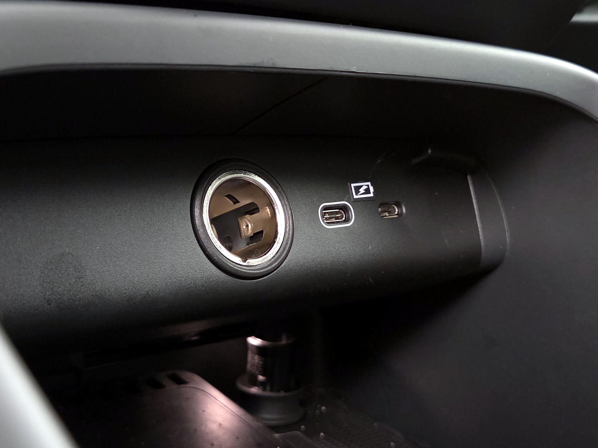 Thumbnail: 2023 Volvo C40 - 19