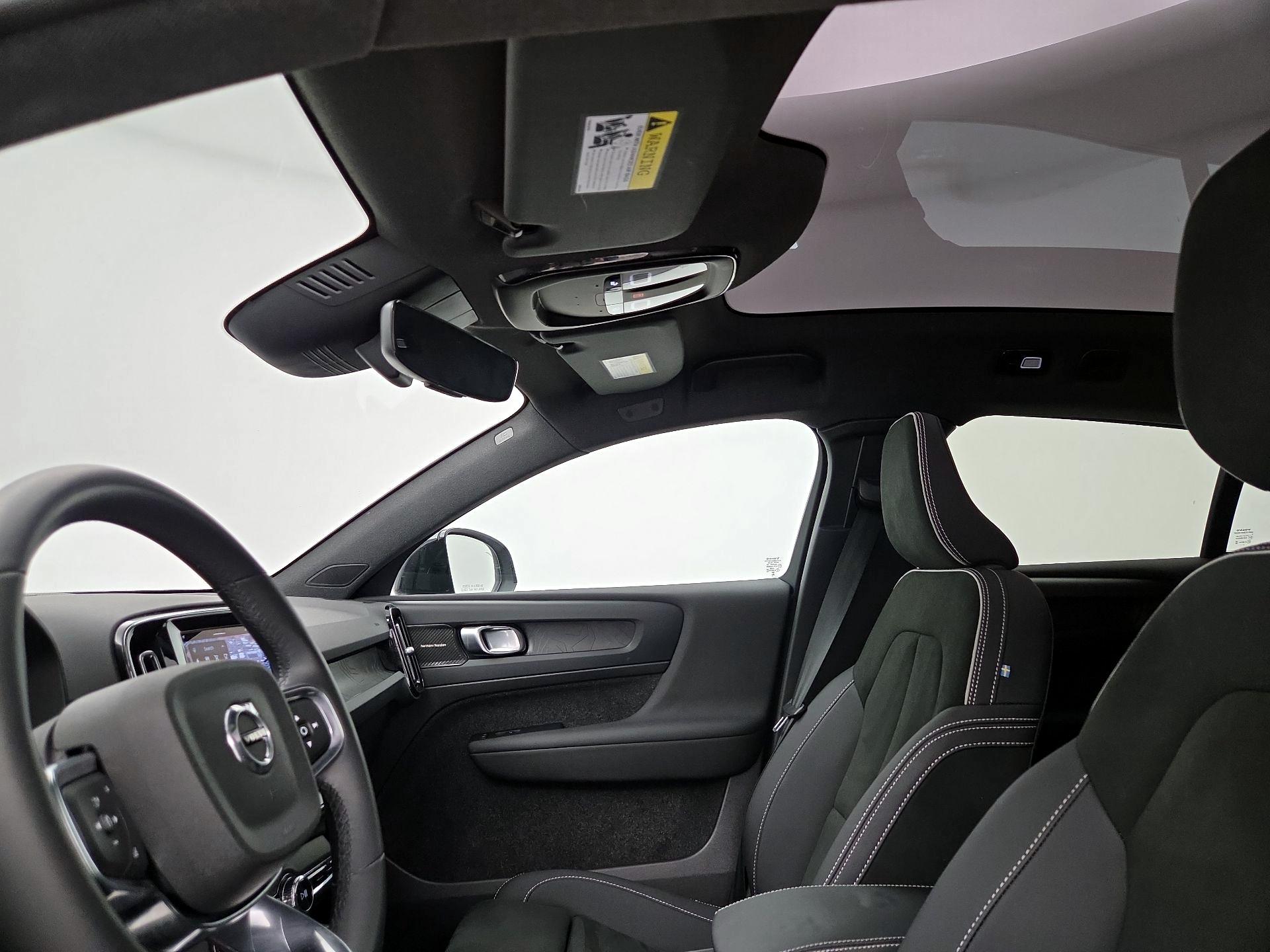 Thumbnail: 2023 Volvo C40 - 20