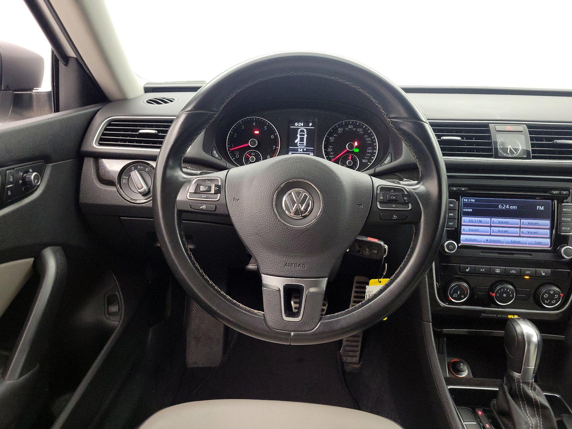 Thumbnail: 2015 Volkswagen Passat - 10