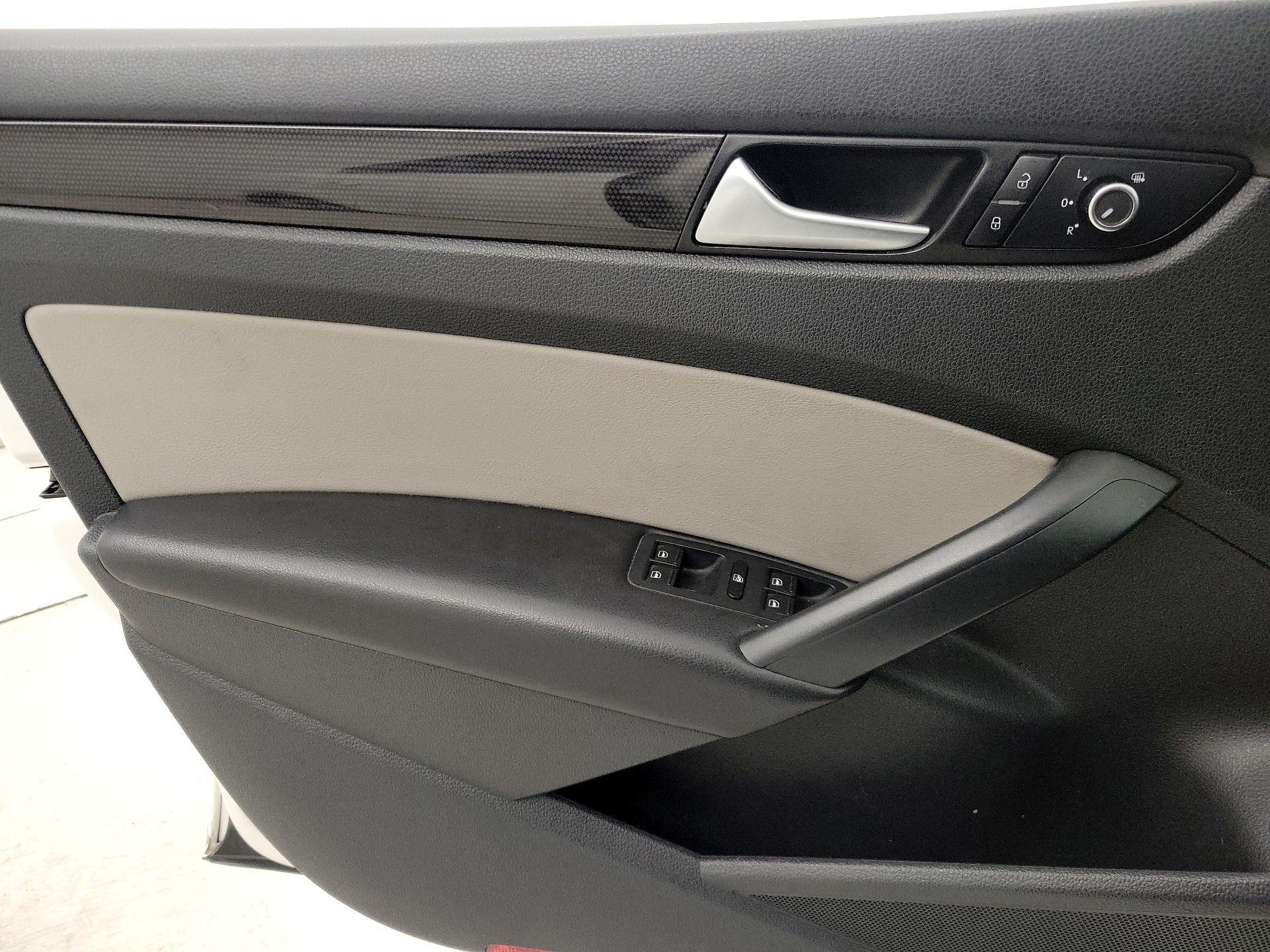 Thumbnail: 2015 Volkswagen Passat - 12