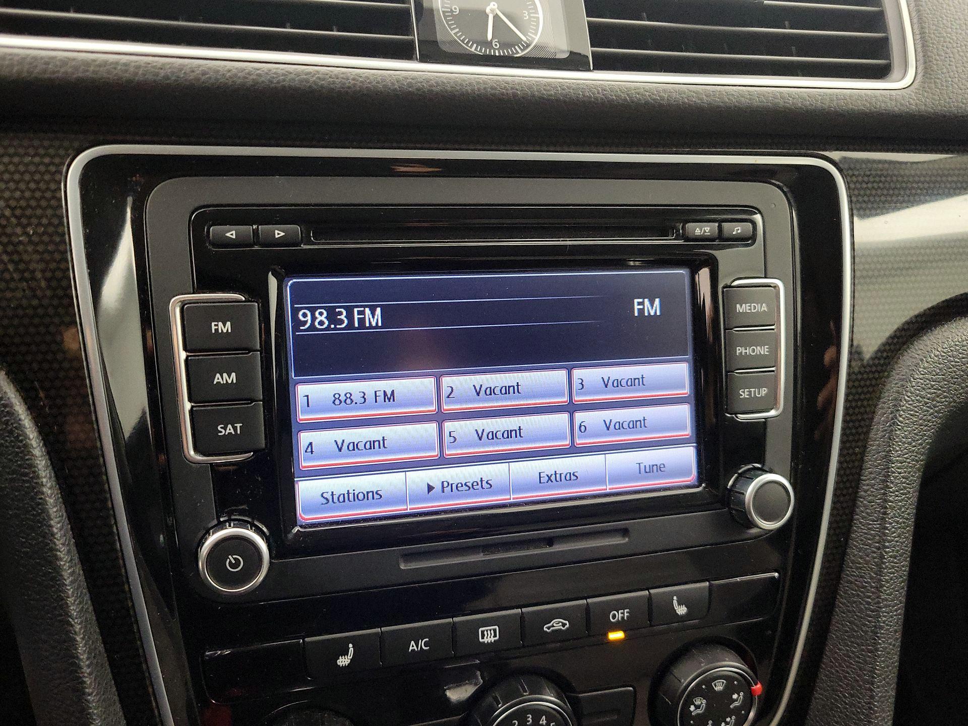 Thumbnail: 2015 Volkswagen Passat - 15