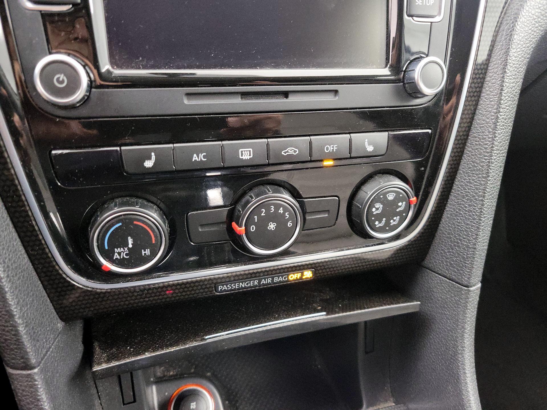 Thumbnail: 2015 Volkswagen Passat - 16