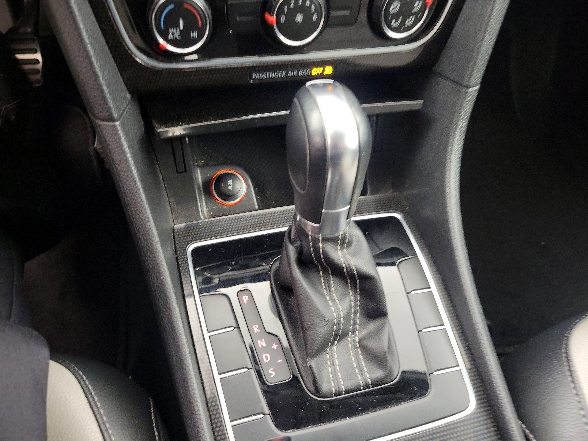 Thumbnail: 2015 Volkswagen Passat - 17