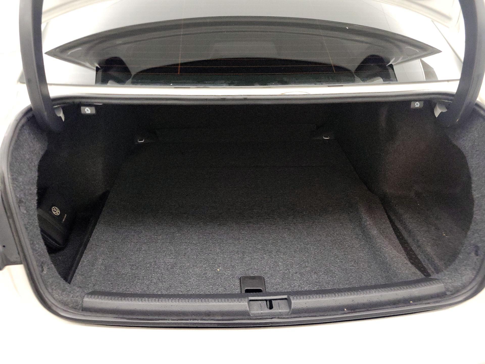 Thumbnail: 2015 Volkswagen Passat - 20