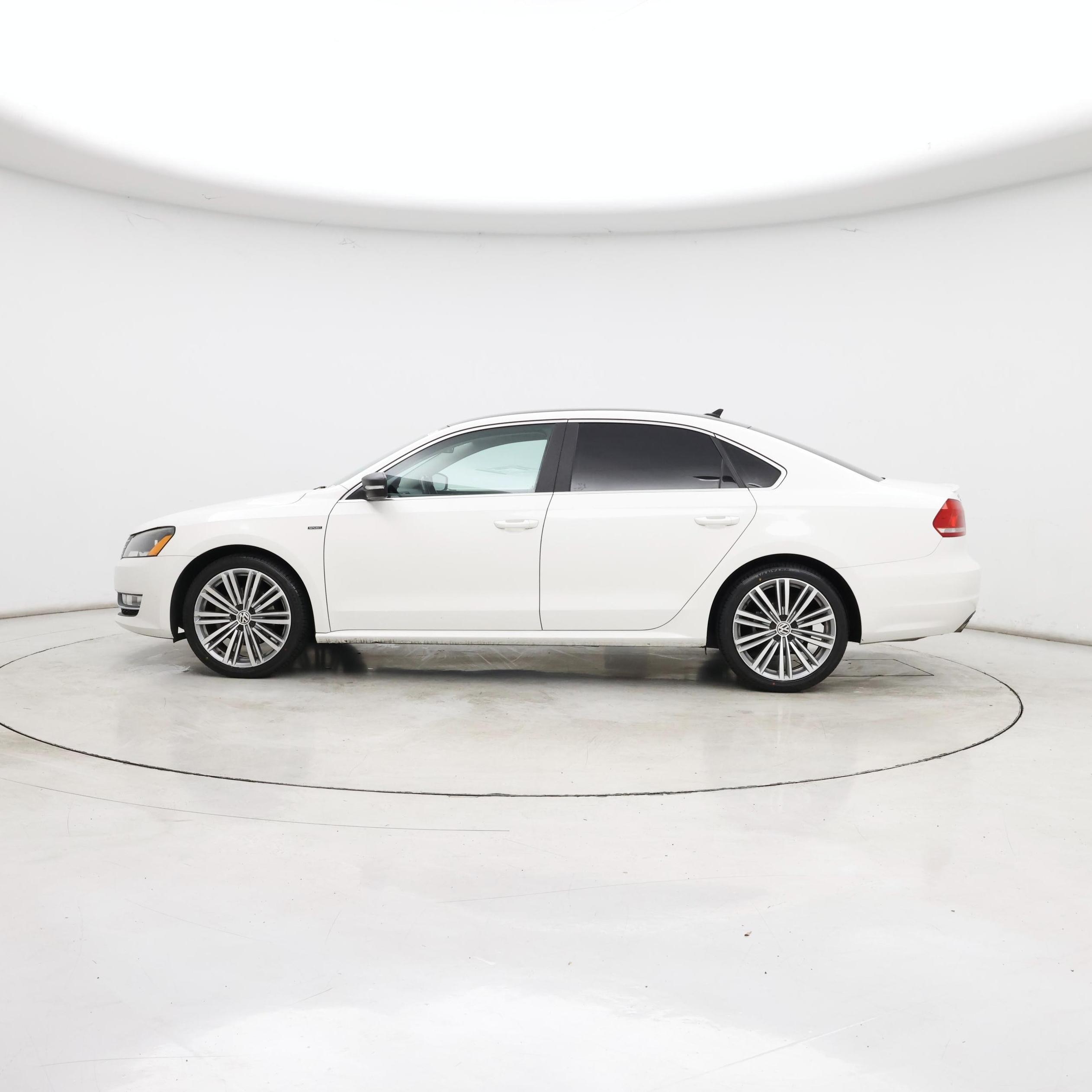 Thumbnail: 2015 Volkswagen Passat - 3