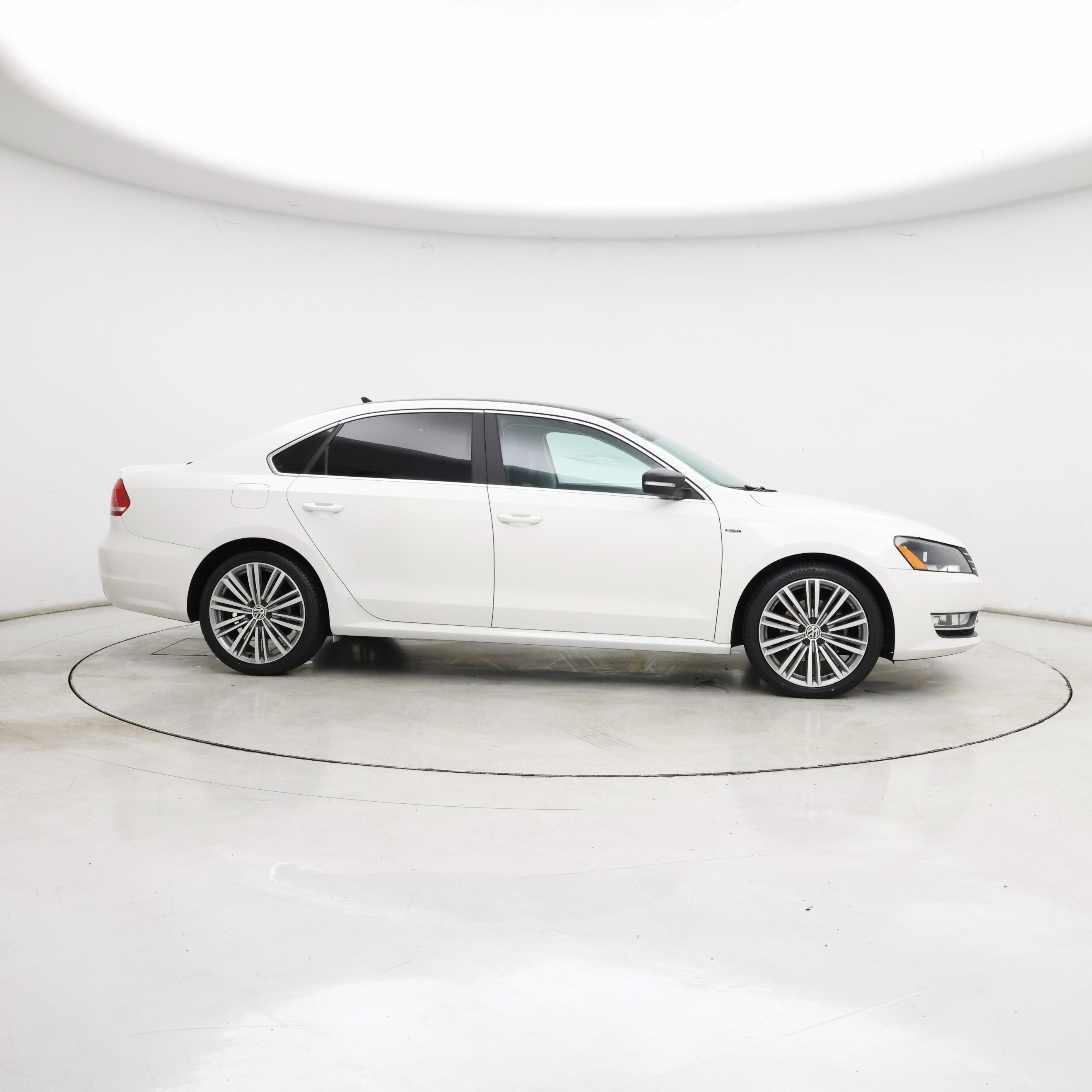 Thumbnail: 2015 Volkswagen Passat - 7