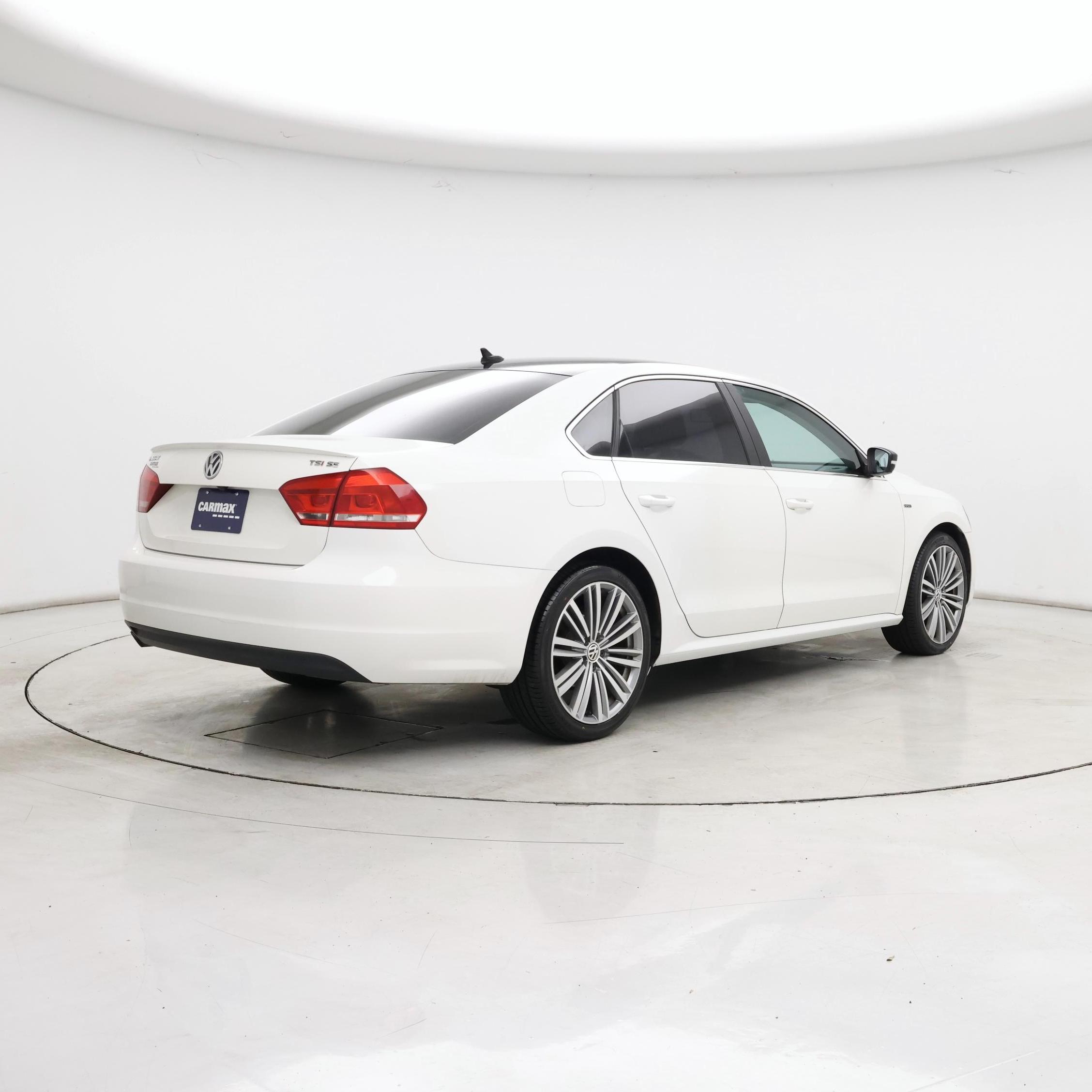 Thumbnail: 2015 Volkswagen Passat - 8