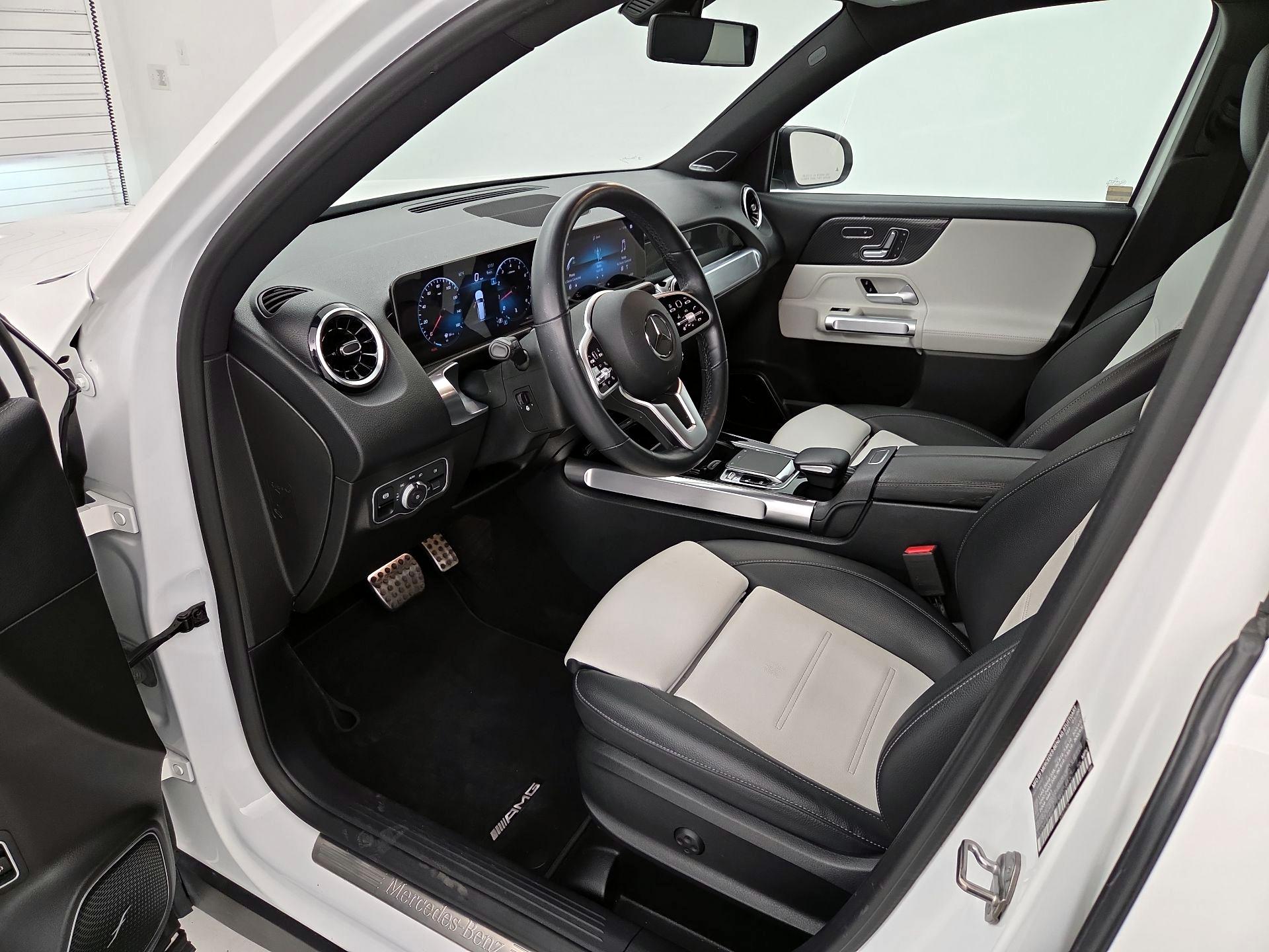 Thumbnail: 2020 Mercedes-Benz GLB - 11