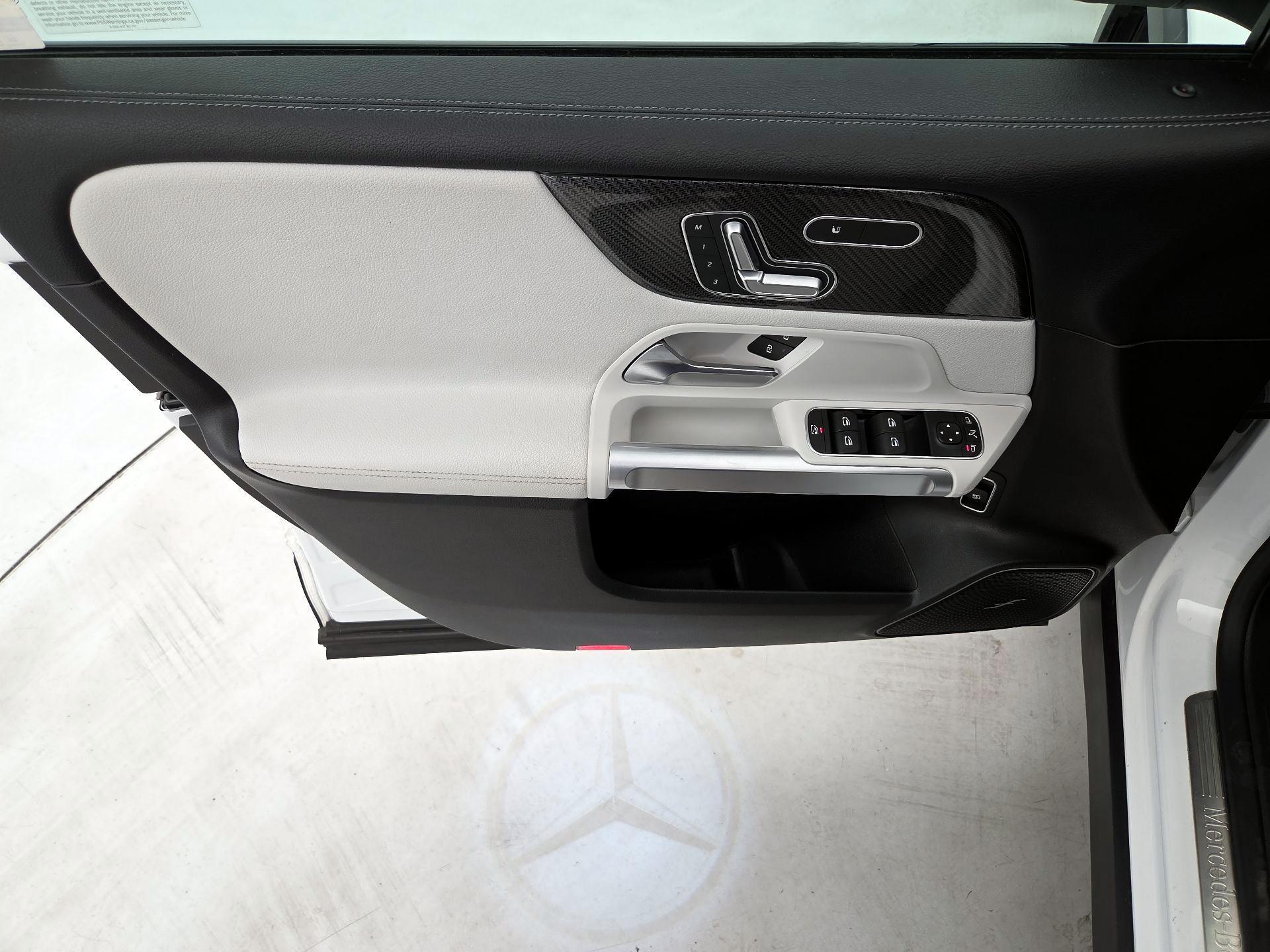 Thumbnail: 2020 Mercedes-Benz GLB - 12