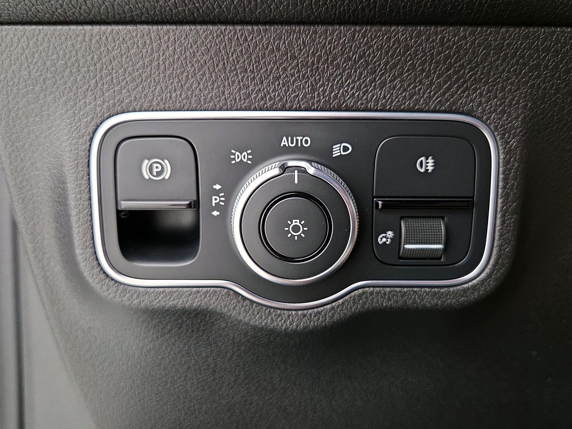 Thumbnail: 2020 Mercedes-Benz GLB - 13