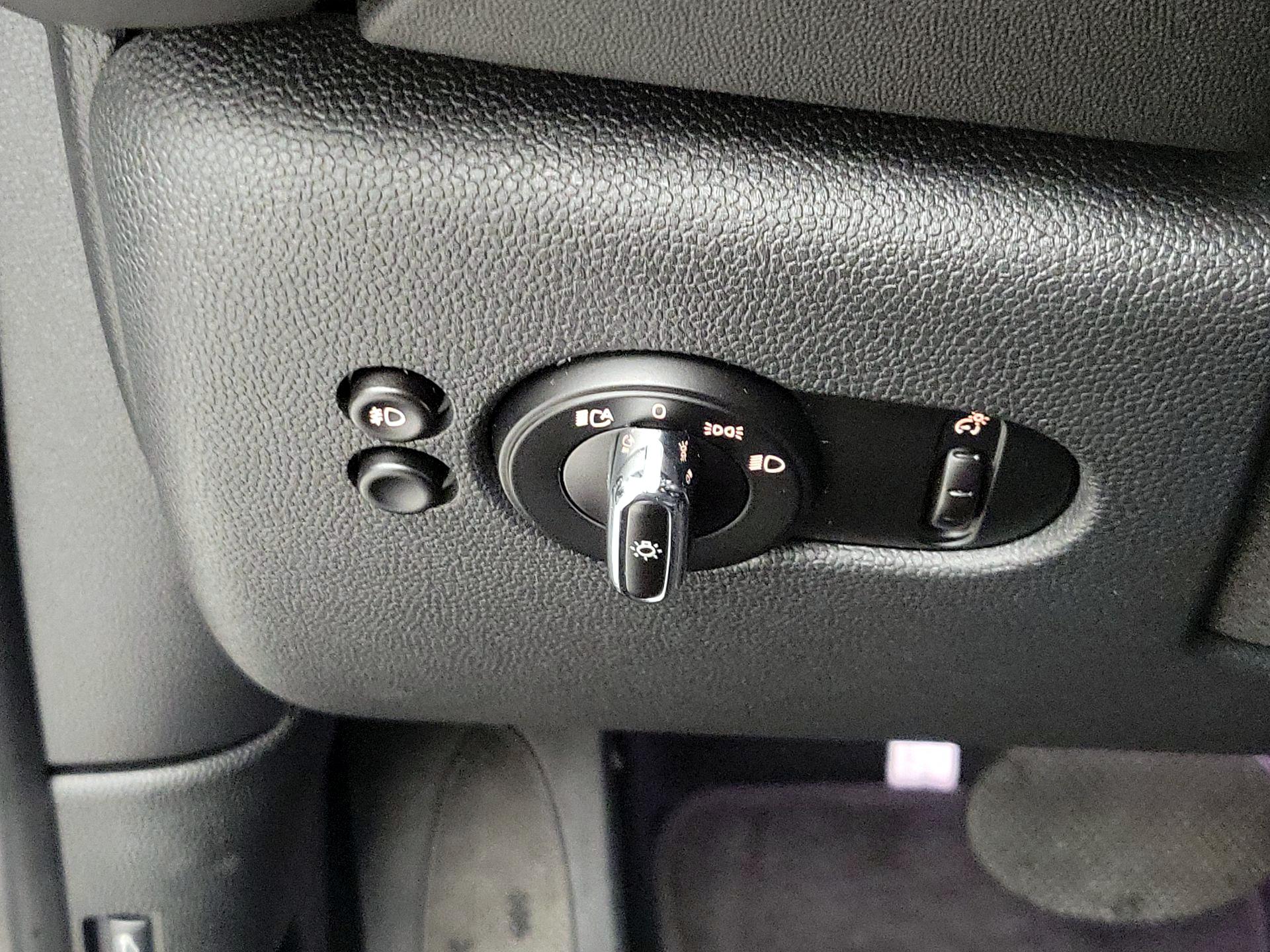 Thumbnail: 2015 MINI Cooper Hardtop - 13