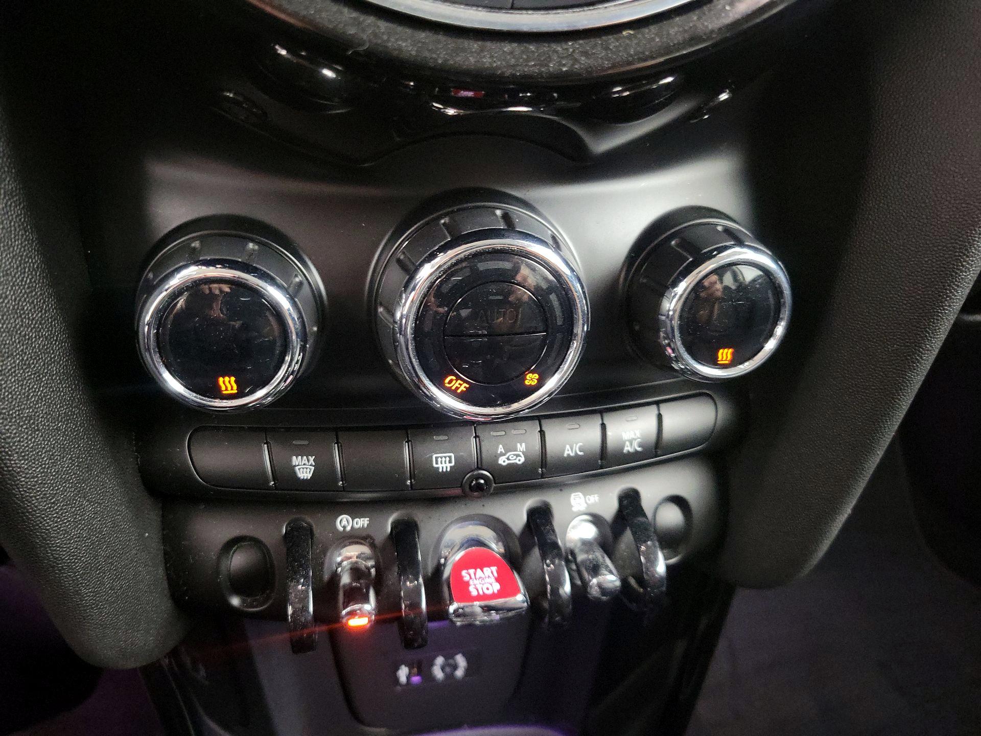 Thumbnail: 2015 MINI Cooper Hardtop - 15