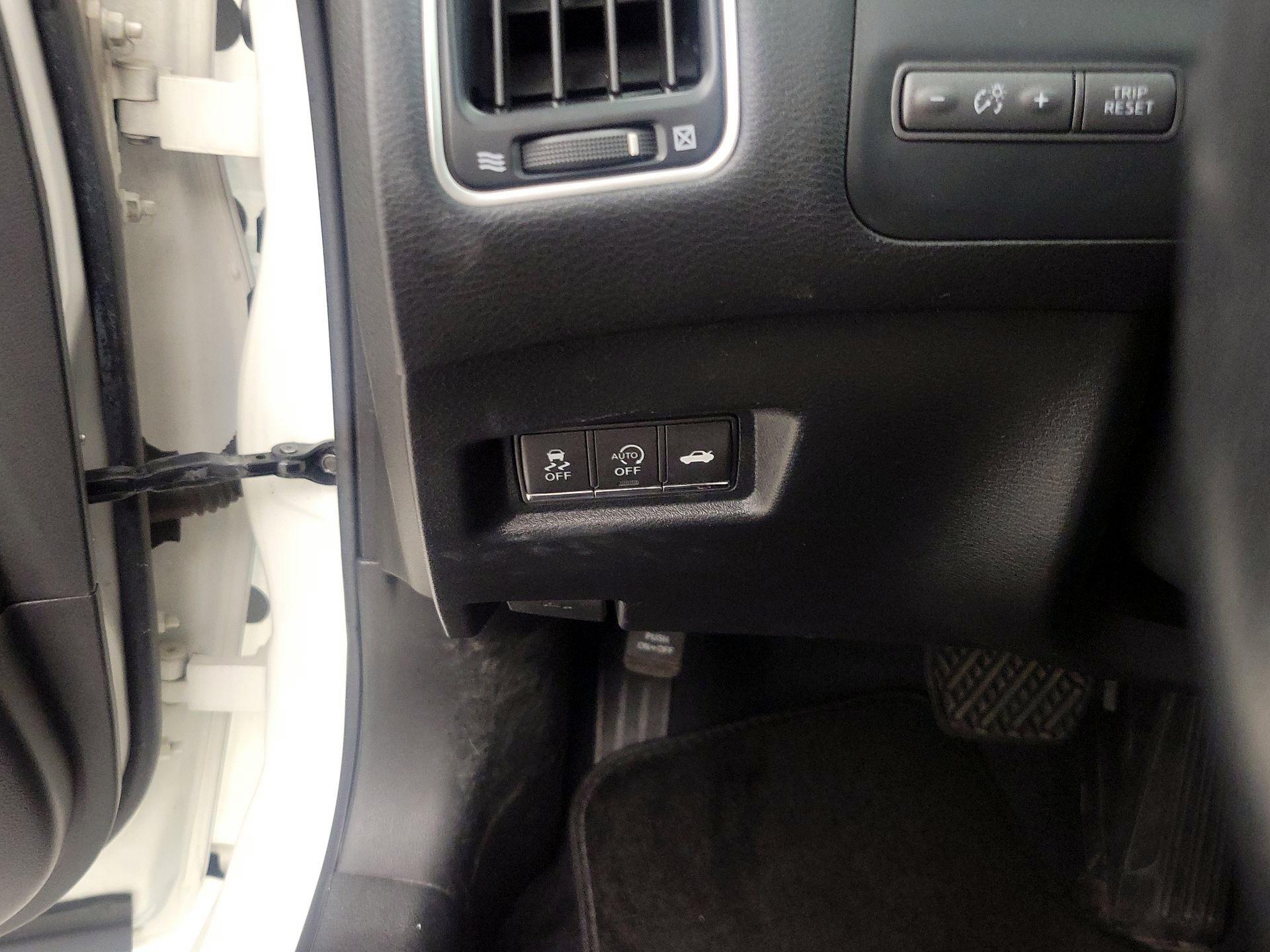 Thumbnail: 2017 INFINITI Q60 - 13