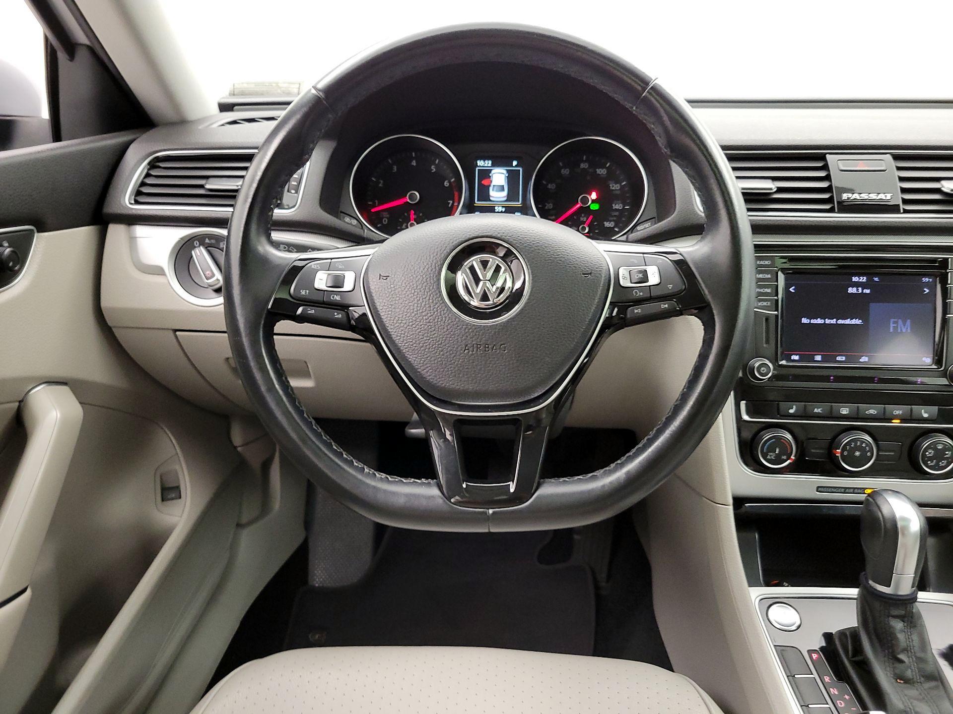 Thumbnail: 2019 Volkswagen Passat - 10