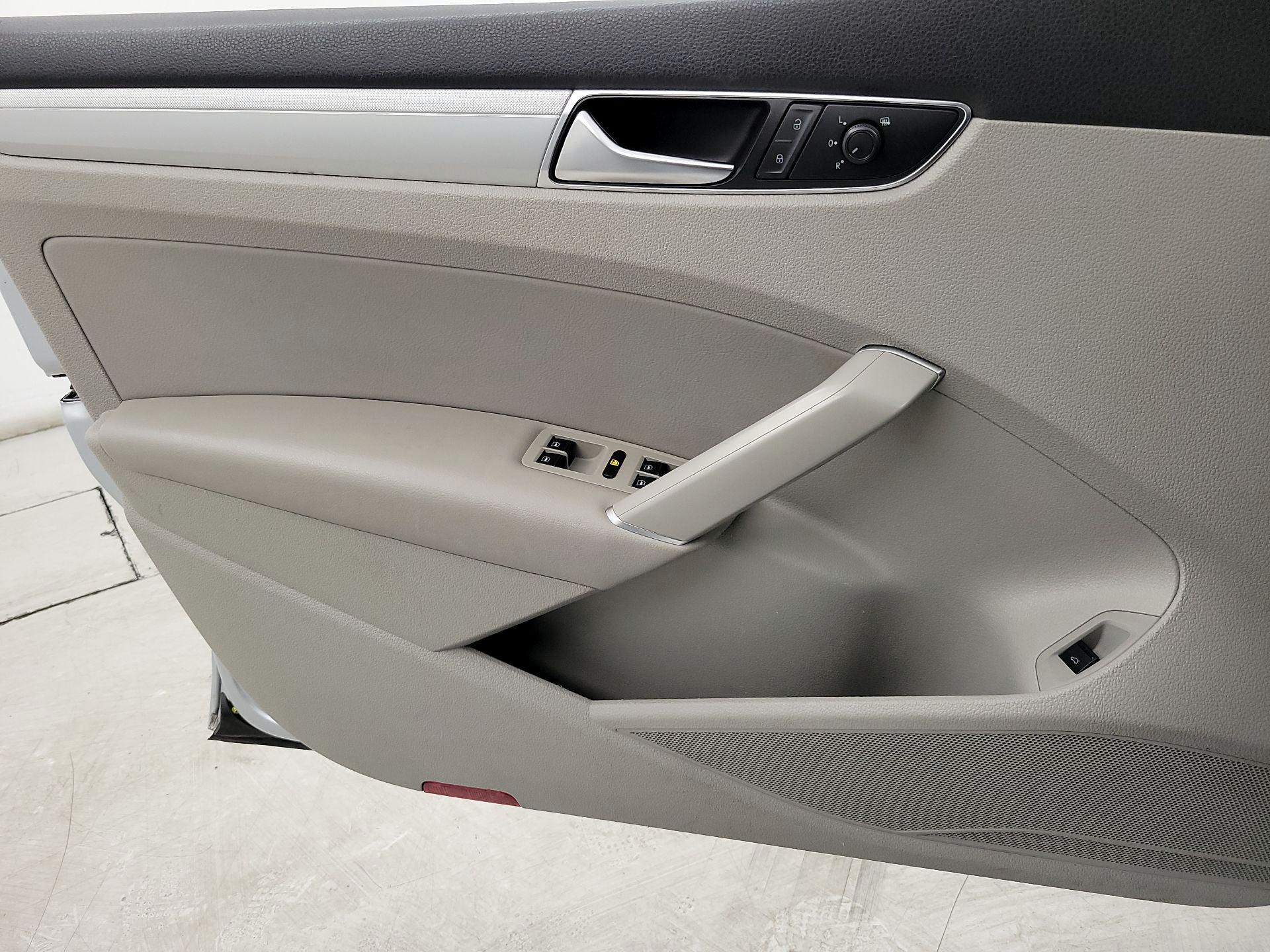 Thumbnail: 2019 Volkswagen Passat - 12