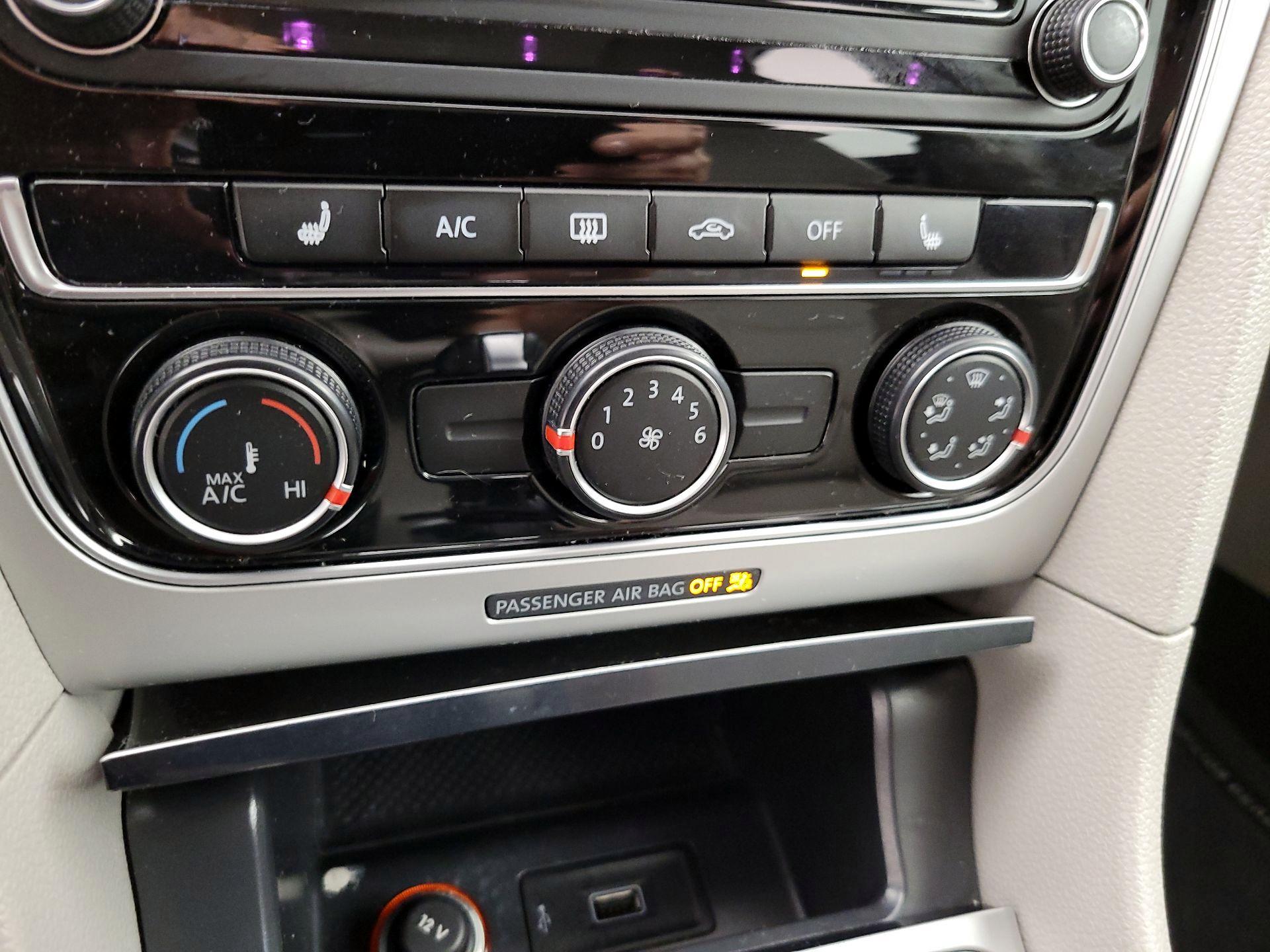 Thumbnail: 2019 Volkswagen Passat - 16