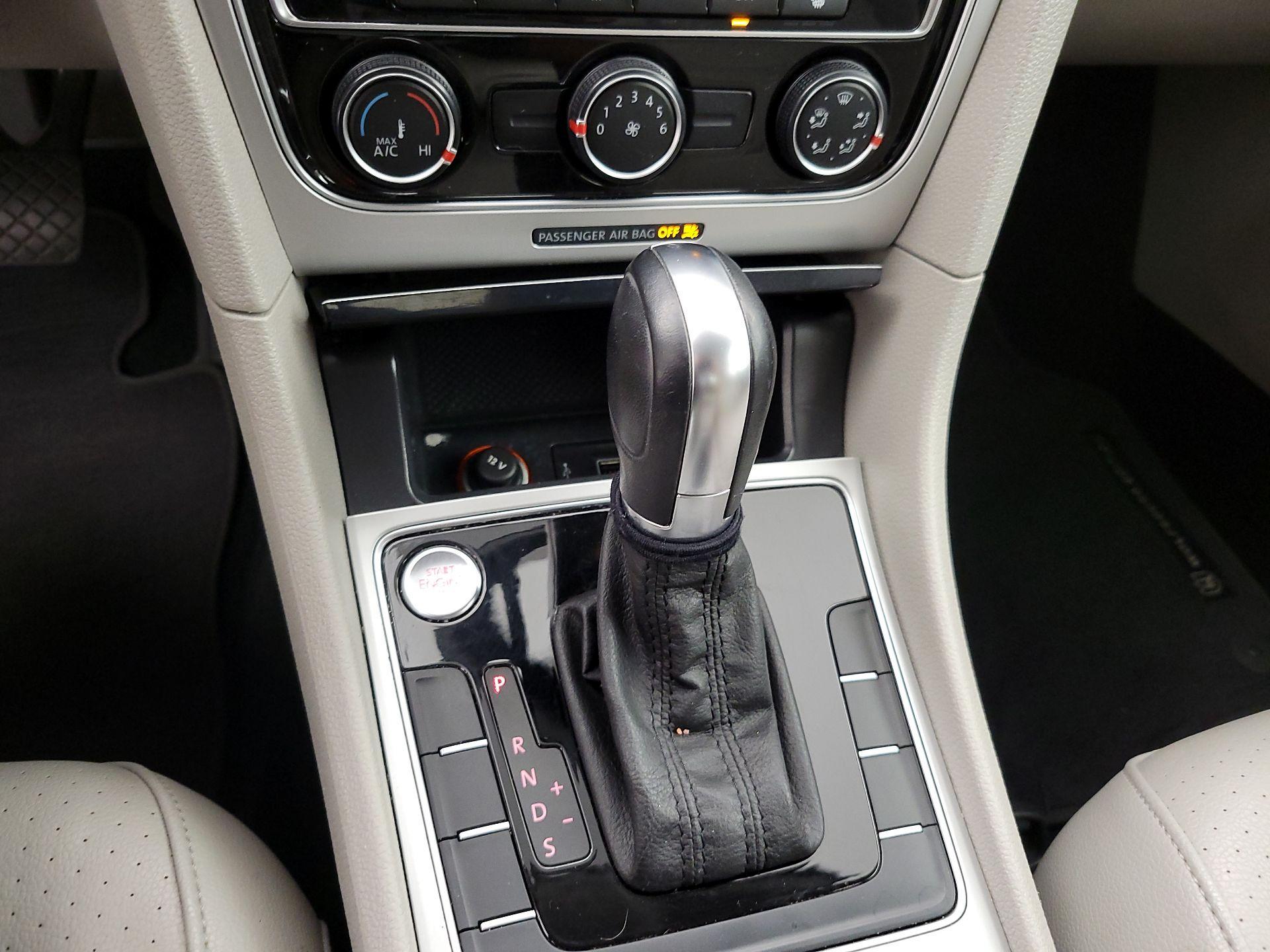 Thumbnail: 2019 Volkswagen Passat - 17