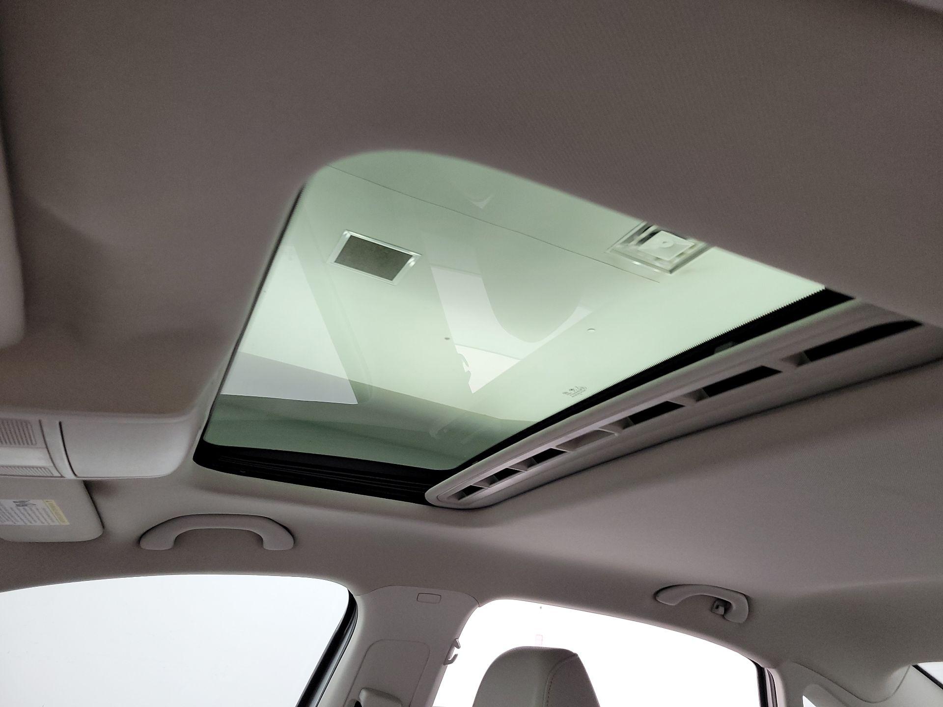 Thumbnail: 2019 Volkswagen Passat - 19