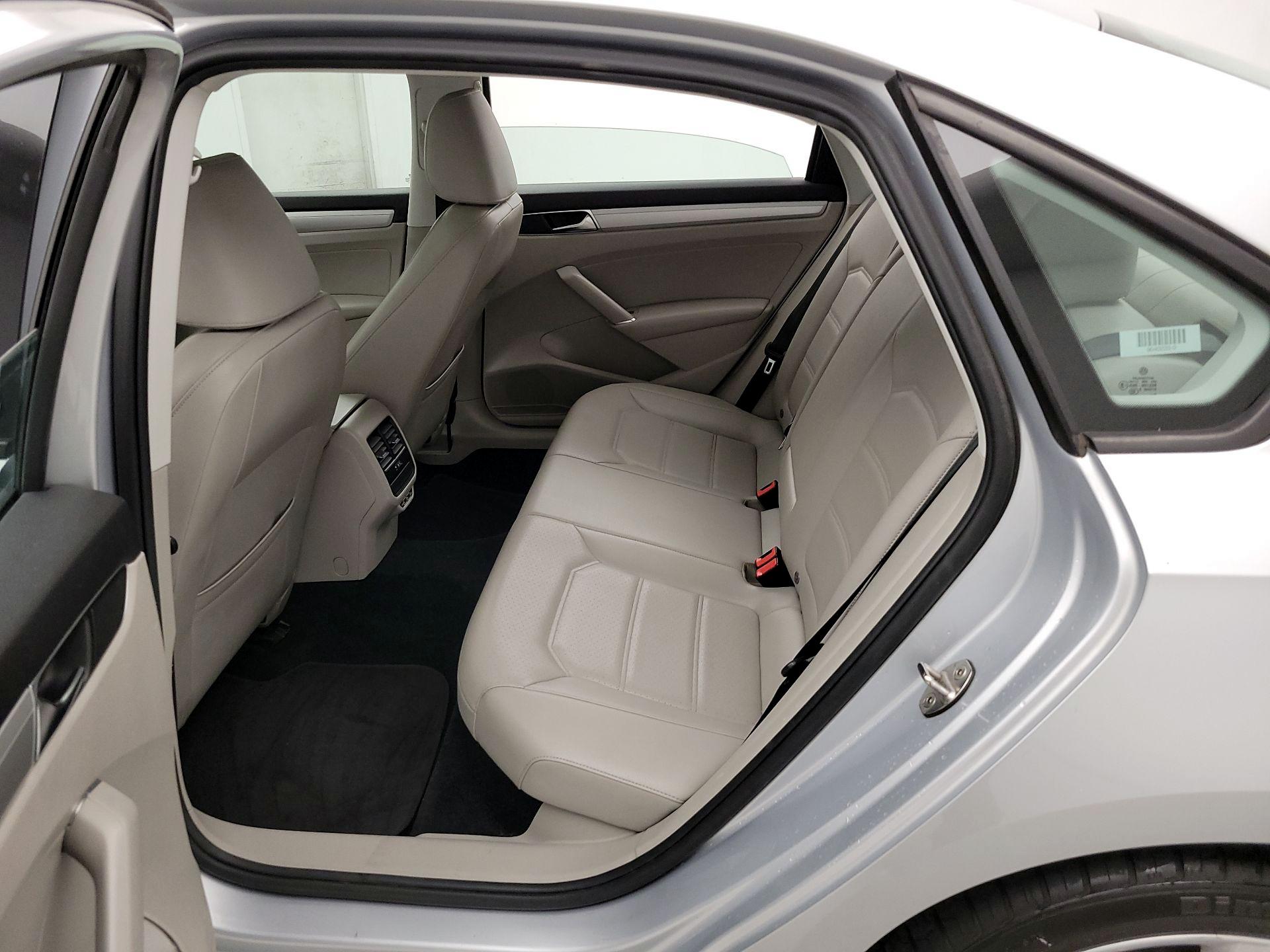 Thumbnail: 2019 Volkswagen Passat - 20