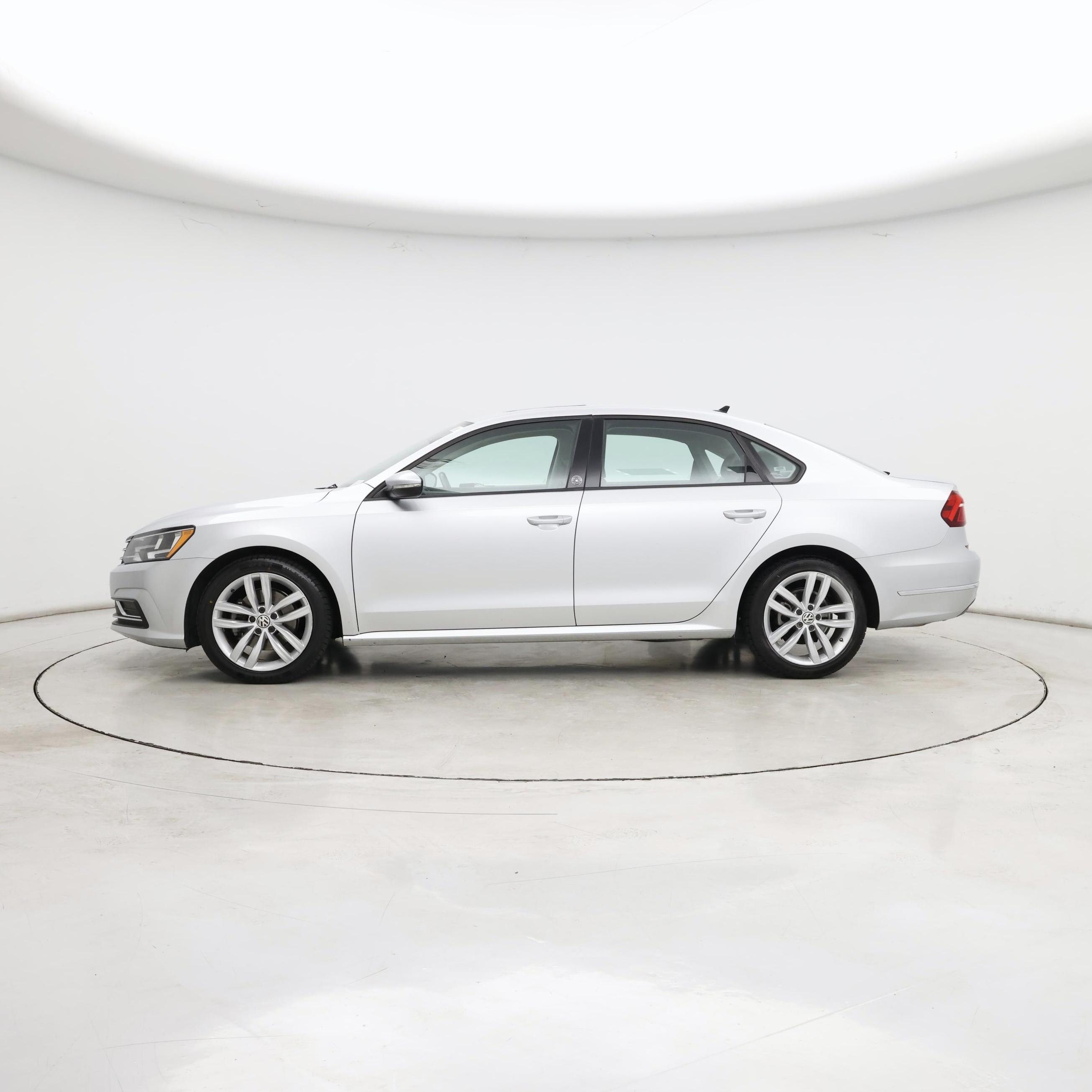 Thumbnail: 2019 Volkswagen Passat - 3