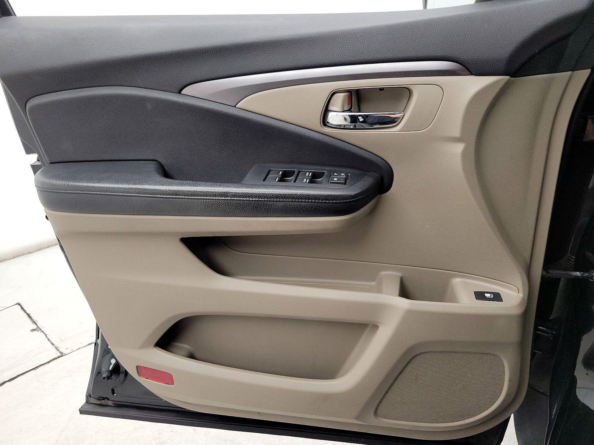 Thumbnail: 2016 Honda Pilot - 12