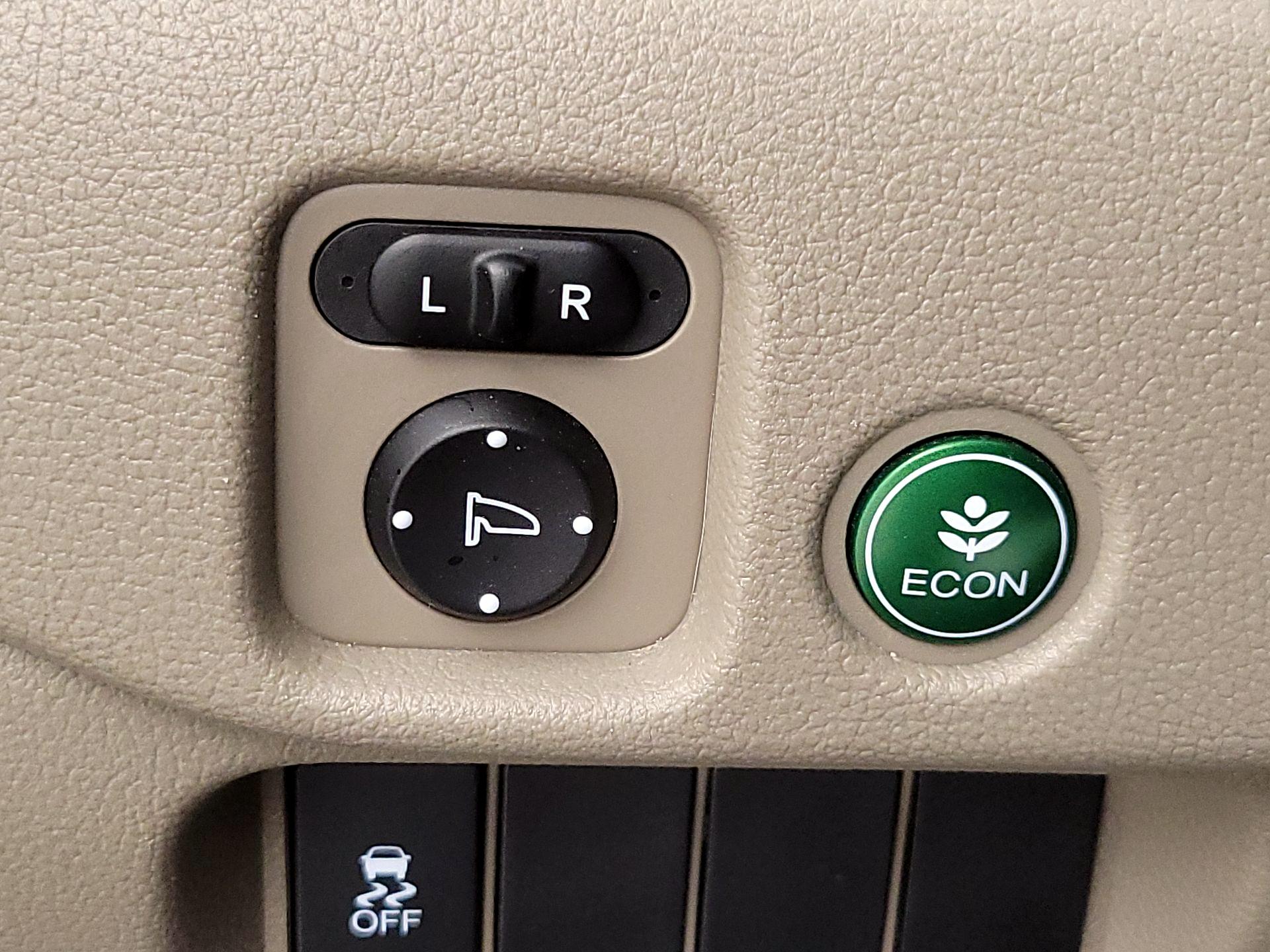 Thumbnail: 2016 Honda Pilot - 13