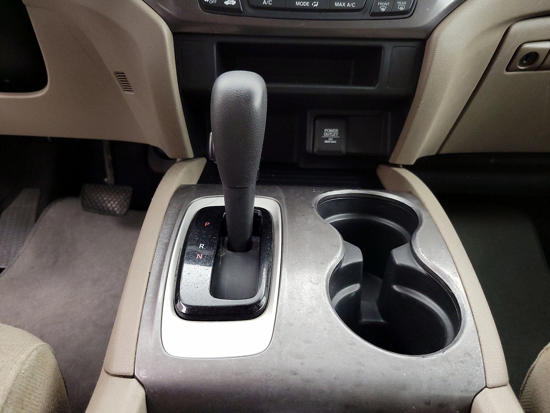 Thumbnail: 2016 Honda Pilot - 17