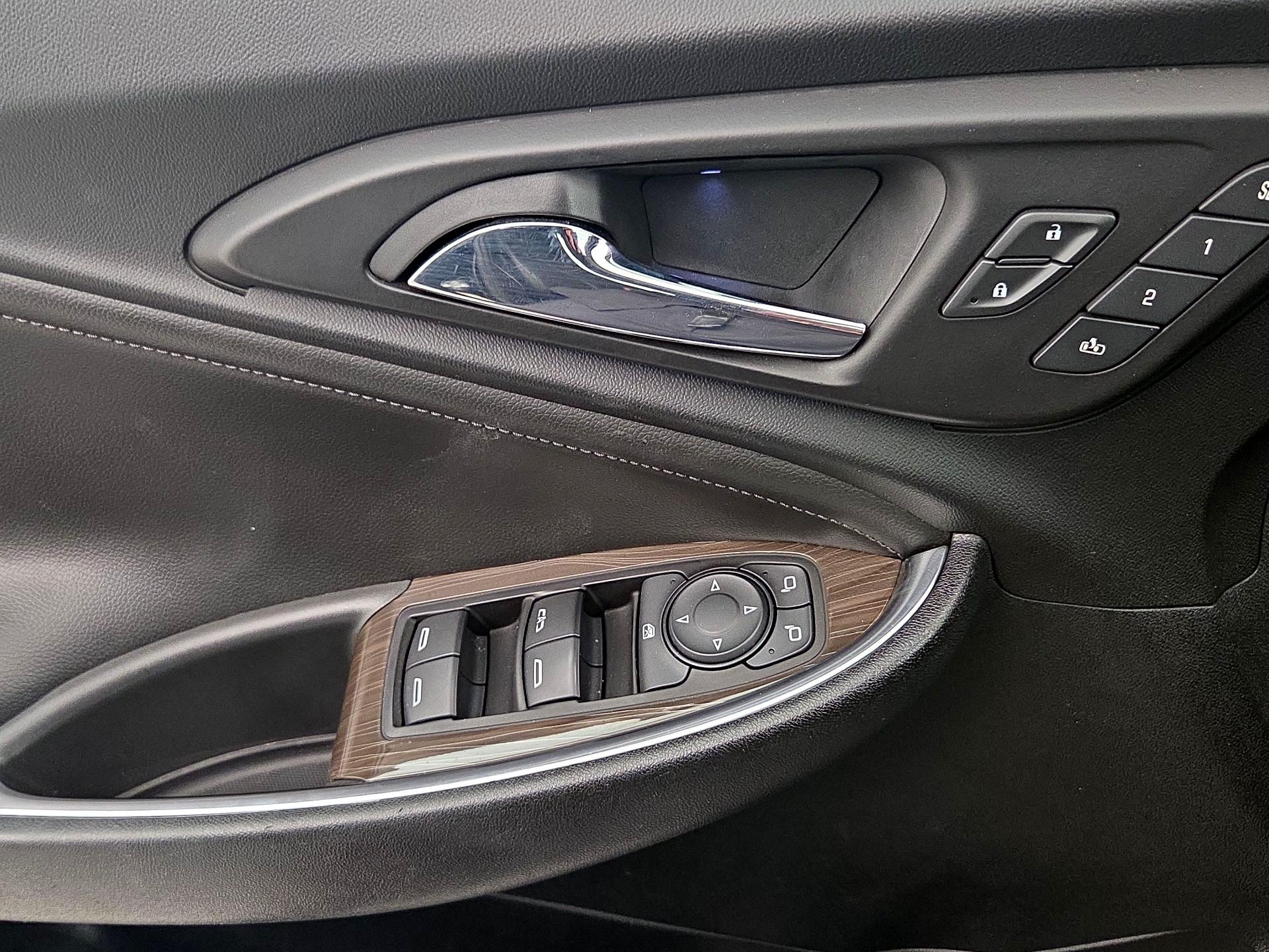 Thumbnail: 2020 Chevrolet Malibu - 12