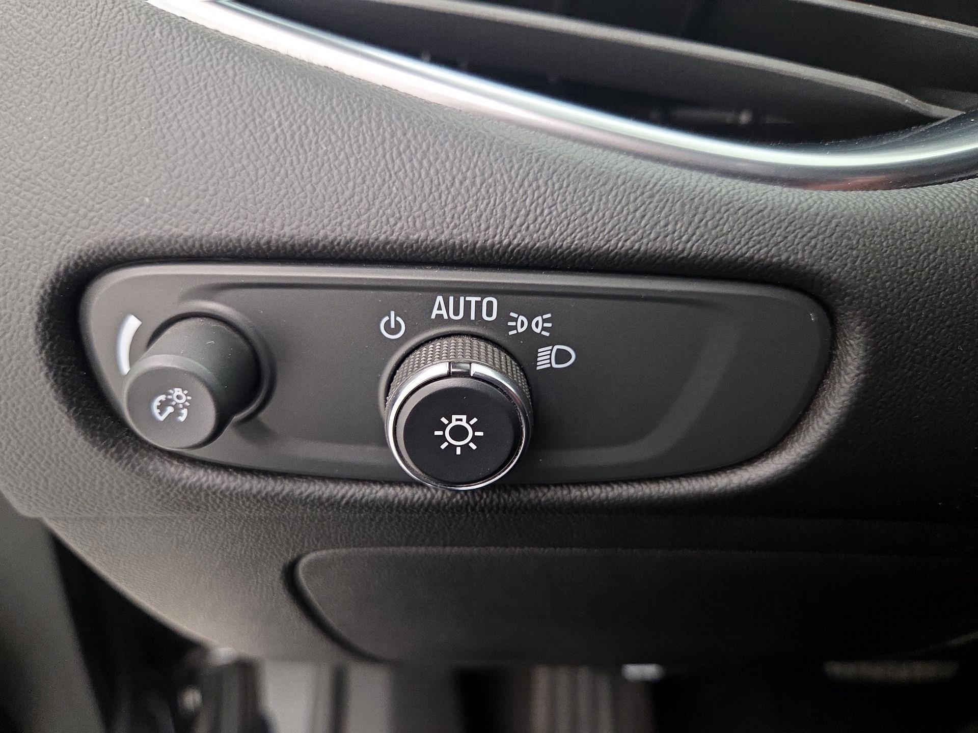 Thumbnail: 2020 Chevrolet Malibu - 13