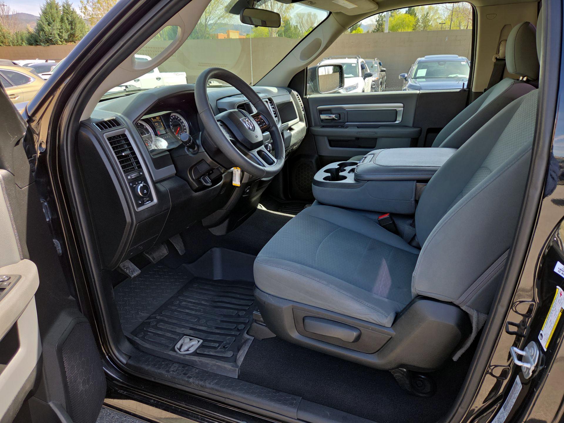 Thumbnail: 2019 RAM 1500 Classic - 9