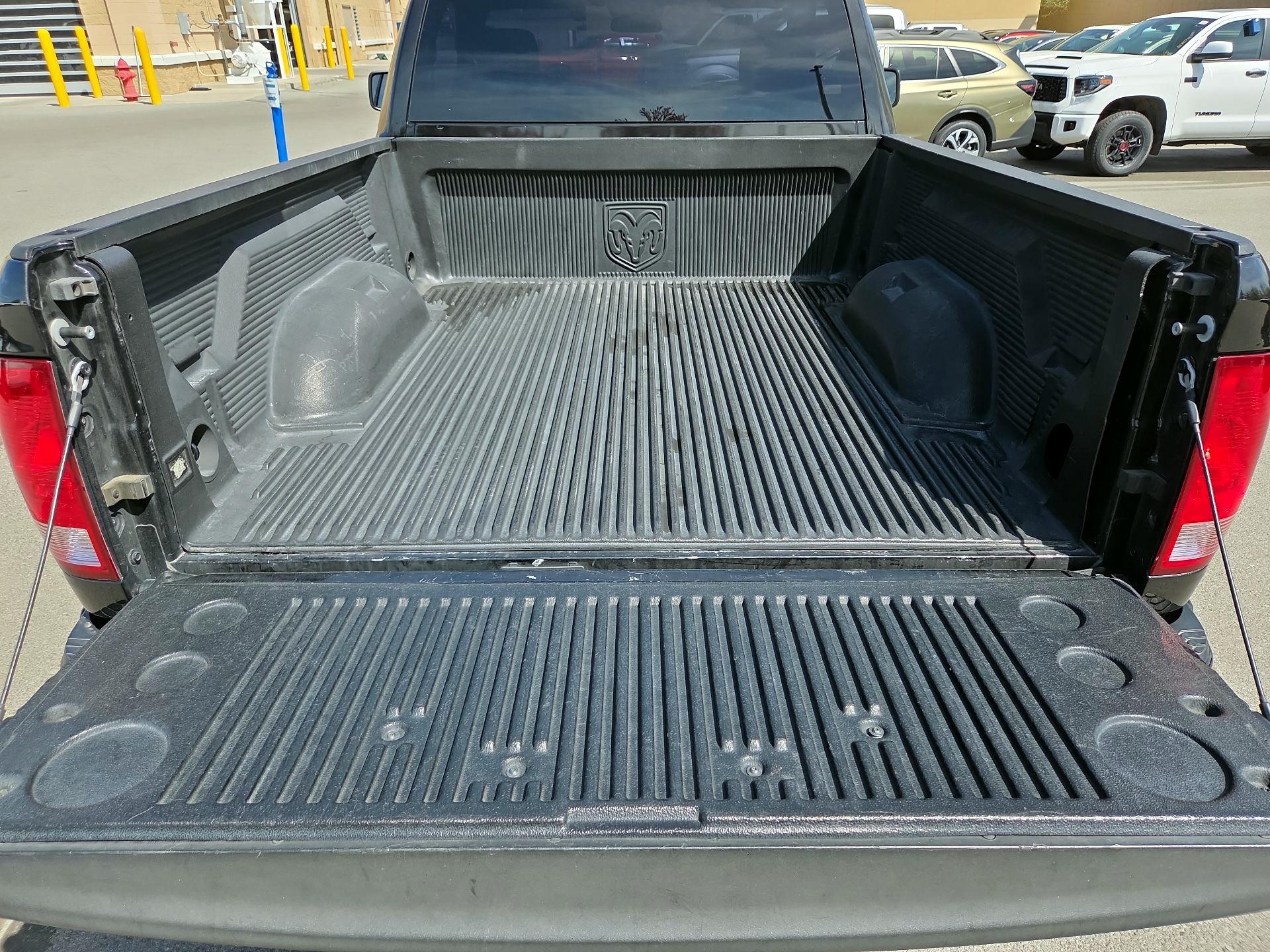 Thumbnail: 2019 RAM 1500 Classic - 16