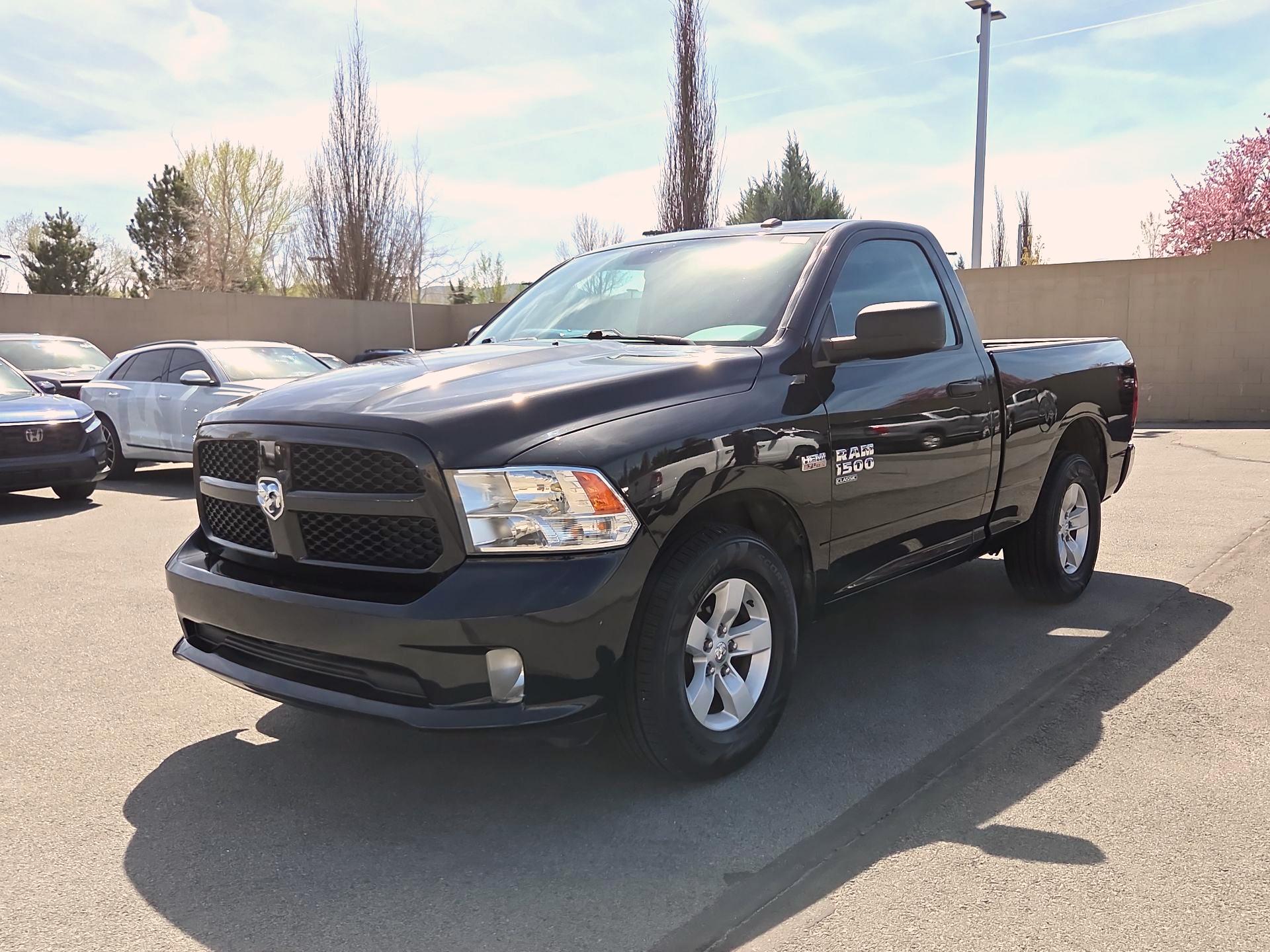 Thumbnail: 2019 RAM 1500 Classic - 3