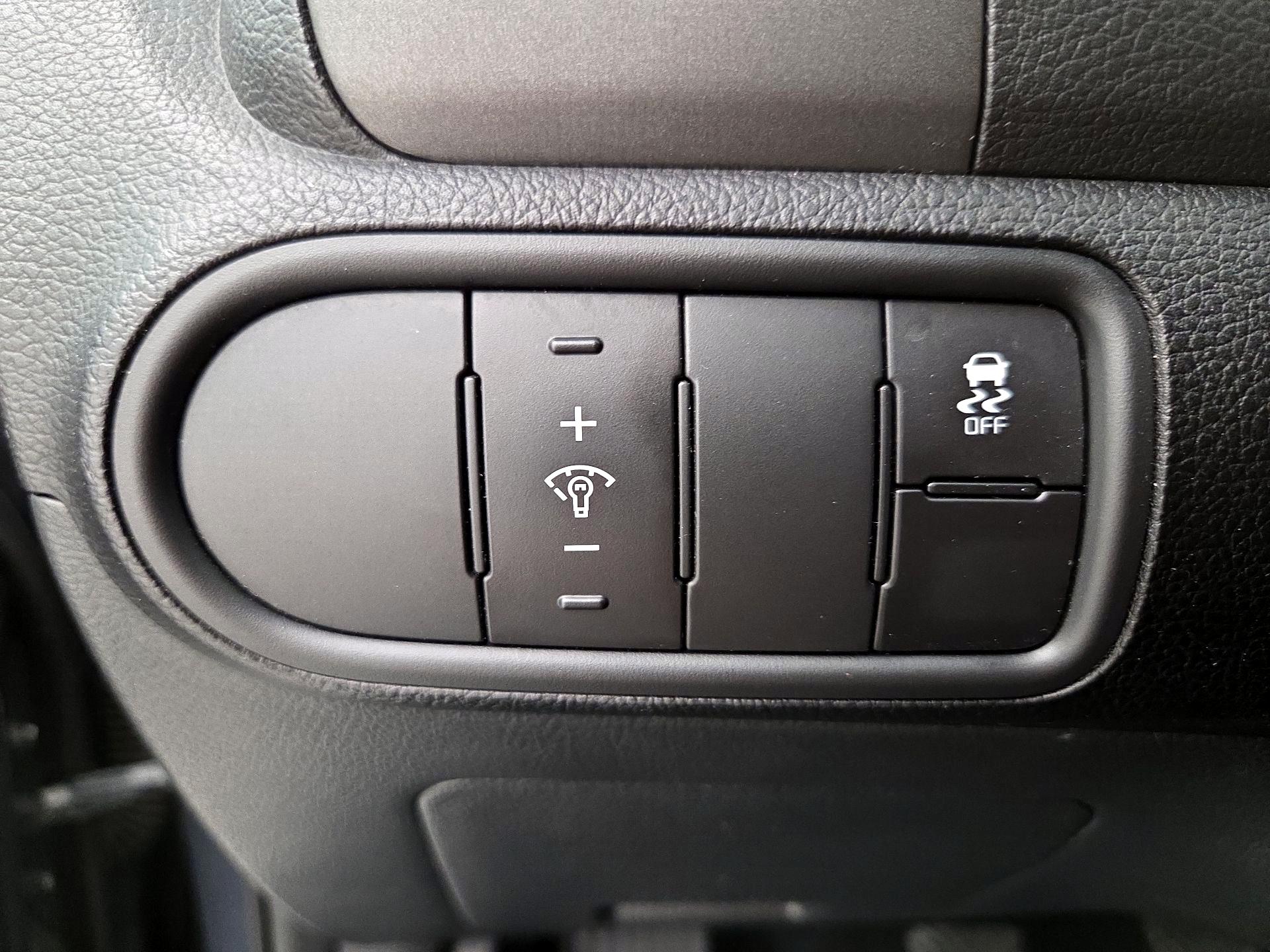 Thumbnail: 2016 Kia Forte - 13