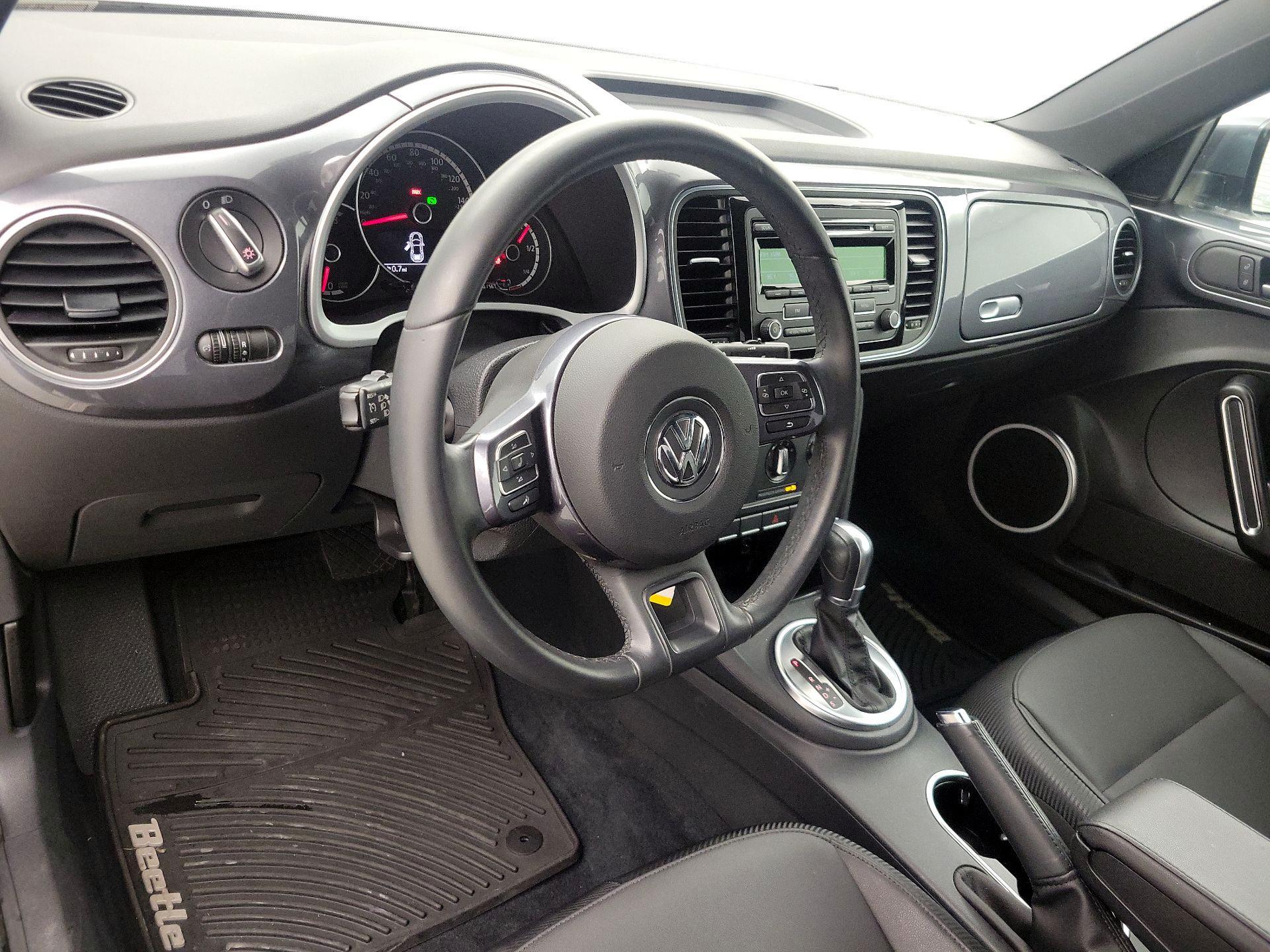 Thumbnail: 2015 Volkswagen Beetle - 9