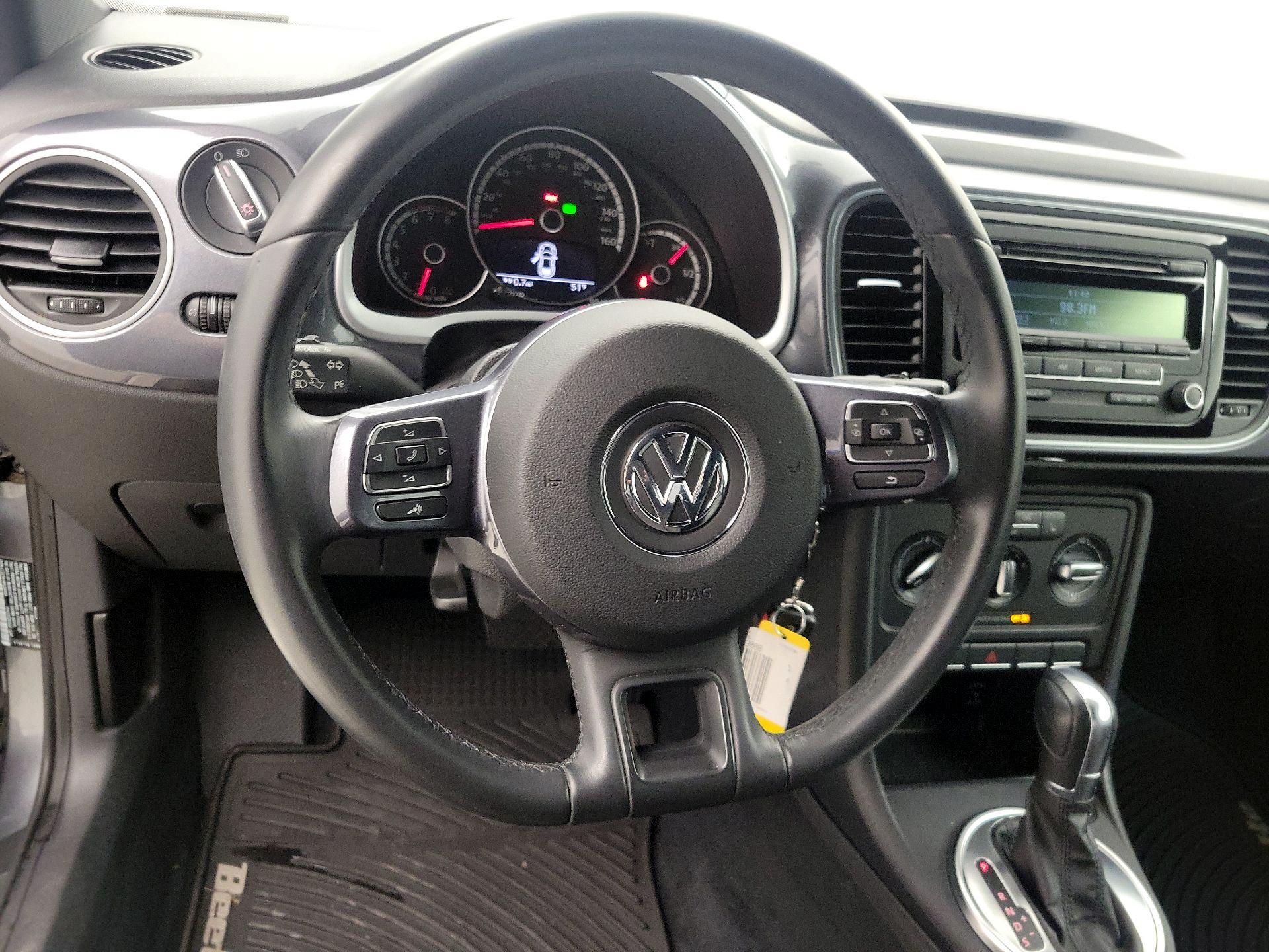 Thumbnail: 2015 Volkswagen Beetle - 10