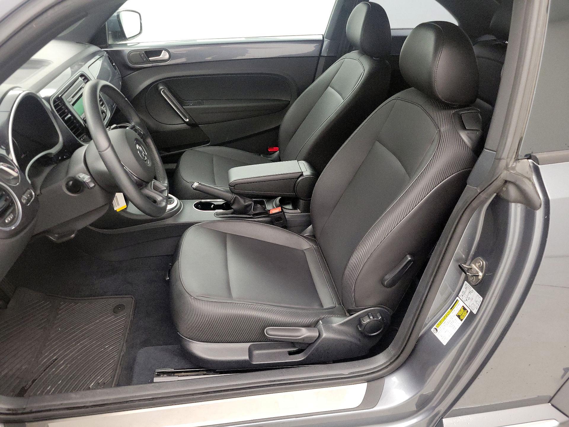 Thumbnail: 2015 Volkswagen Beetle - 11