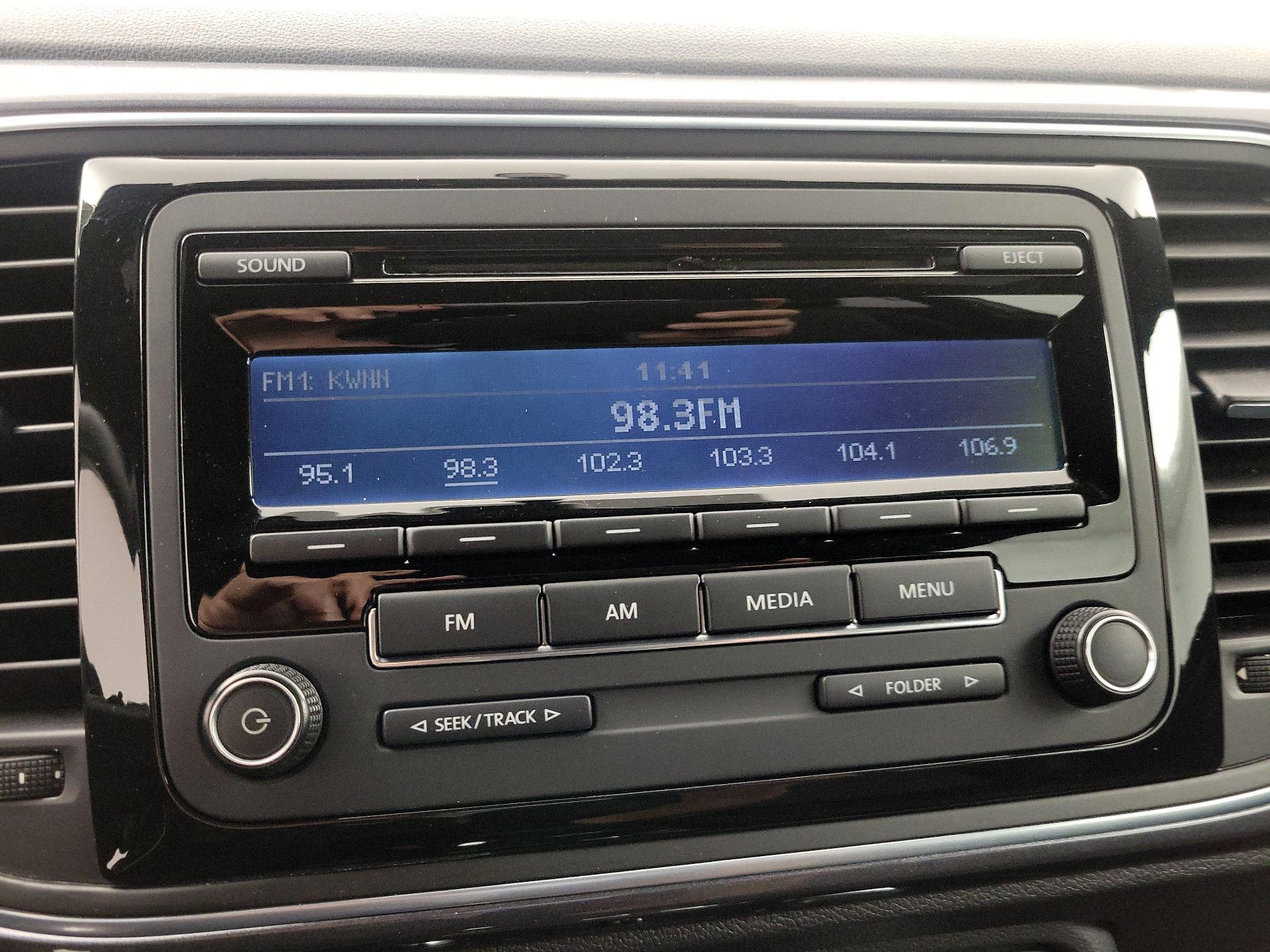 Thumbnail: 2015 Volkswagen Beetle - 14