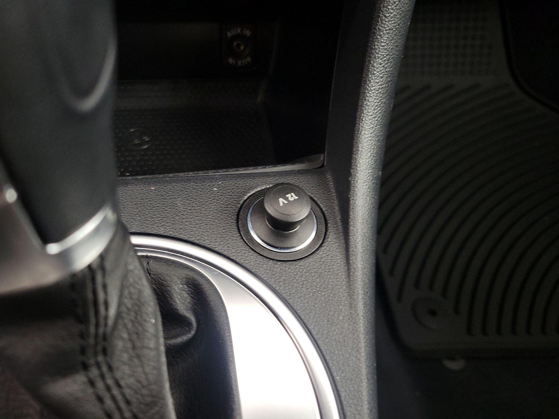 Thumbnail: 2015 Volkswagen Beetle - 17