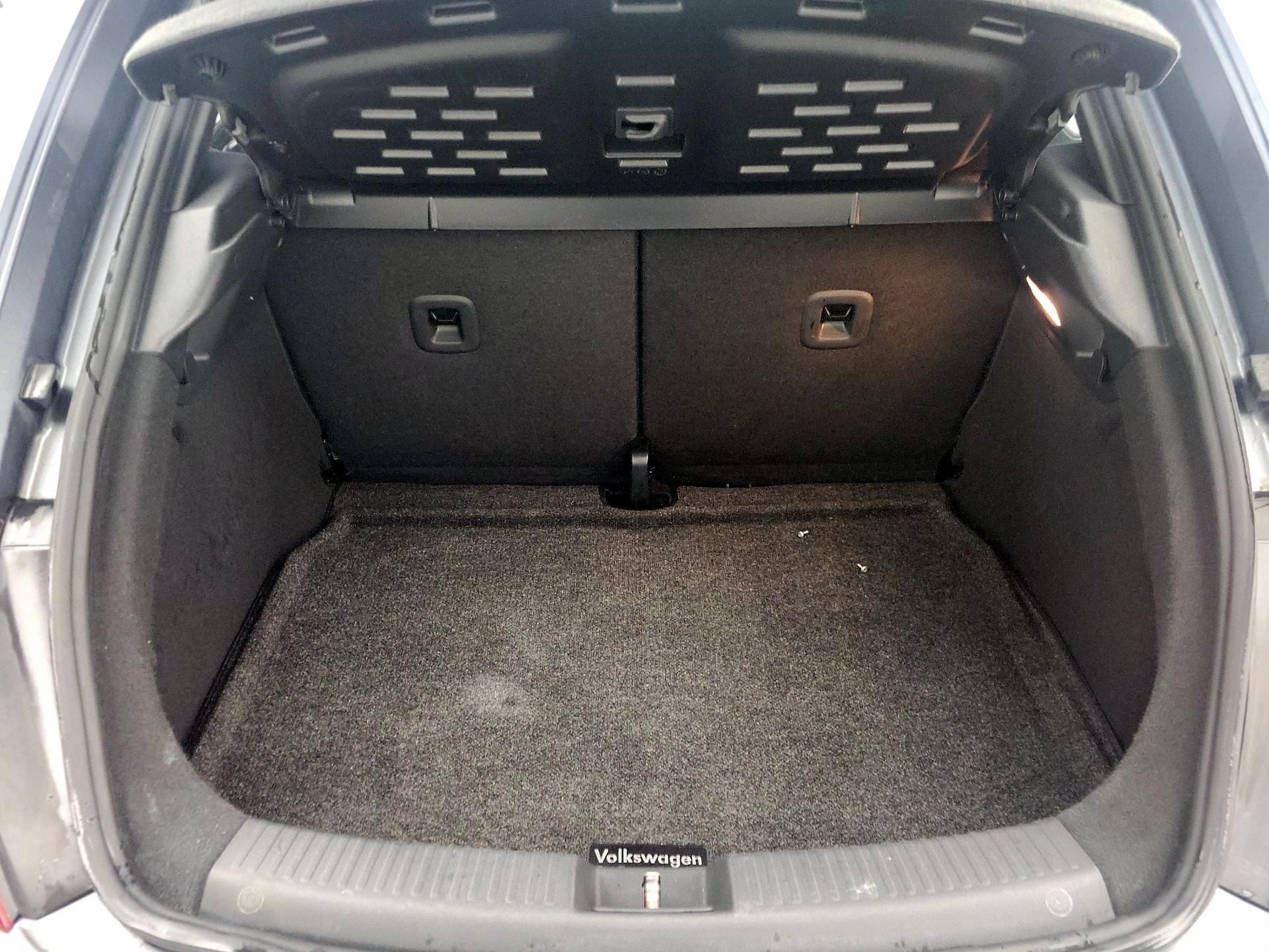 Thumbnail: 2015 Volkswagen Beetle - 18