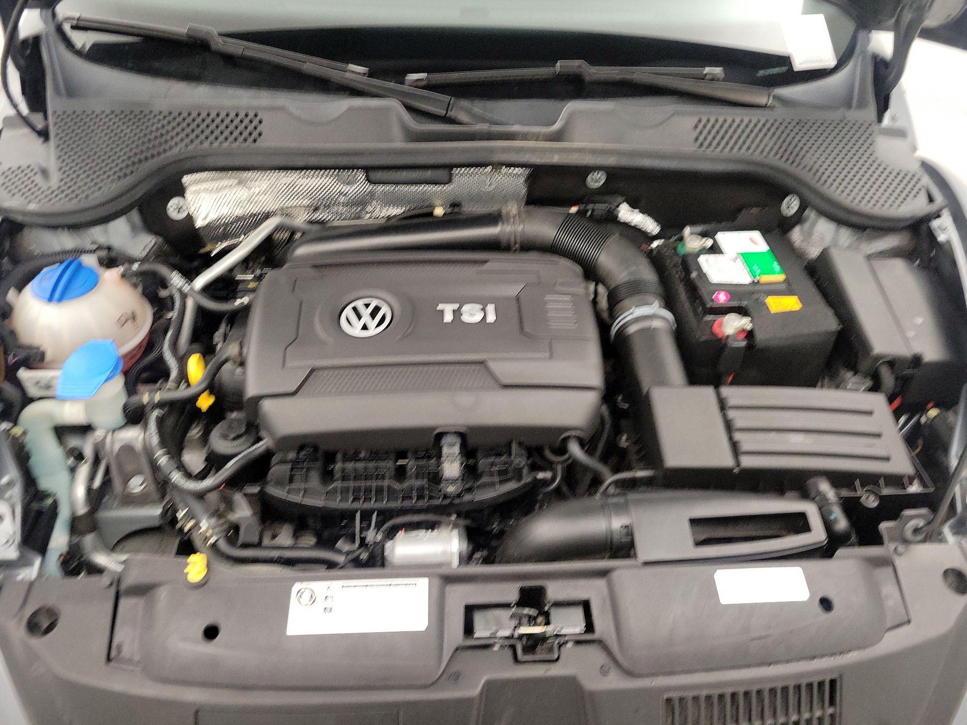 Thumbnail: 2015 Volkswagen Beetle - 19