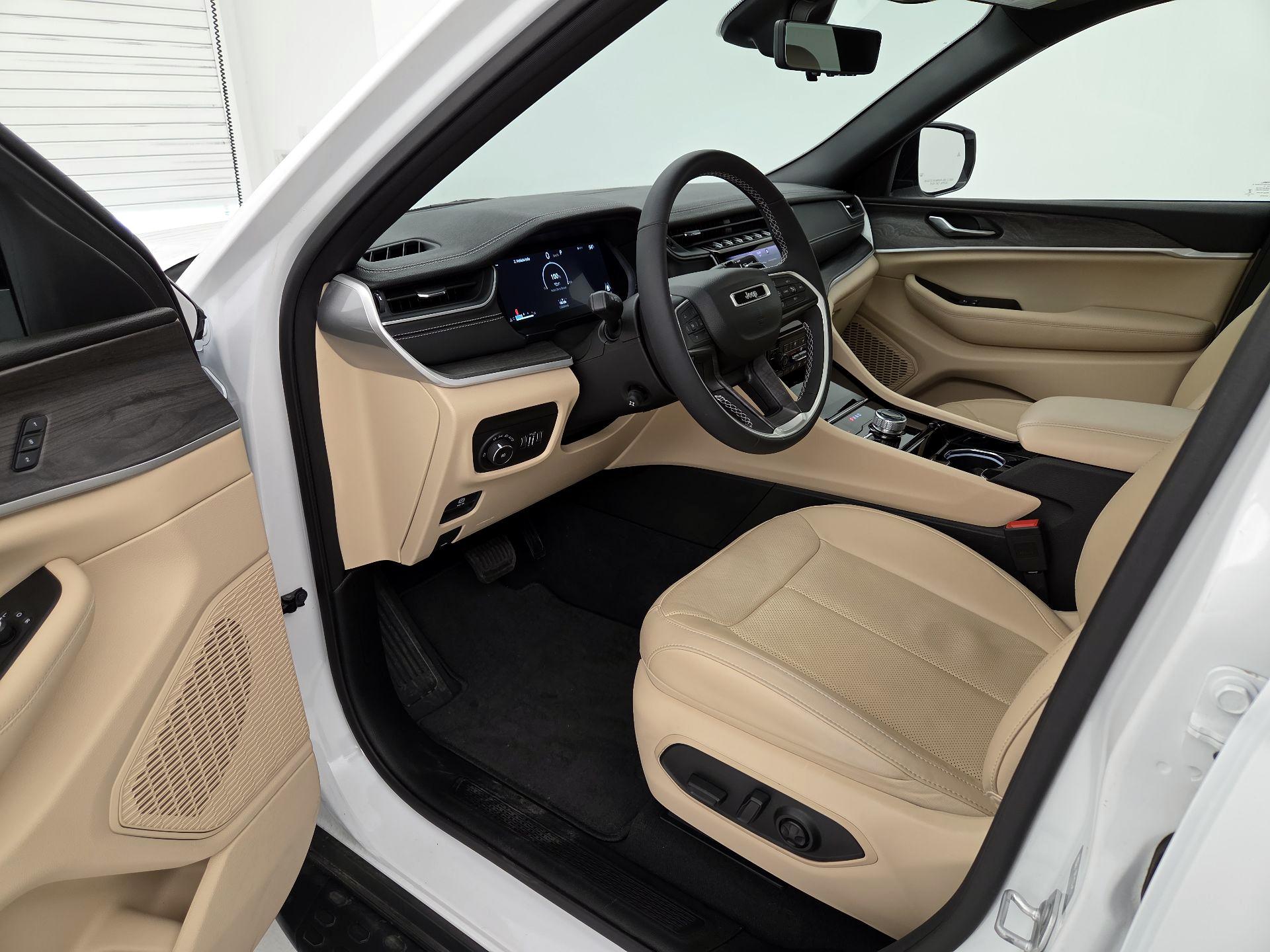 Thumbnail: 2023 Jeep Grand Cherokee - 11