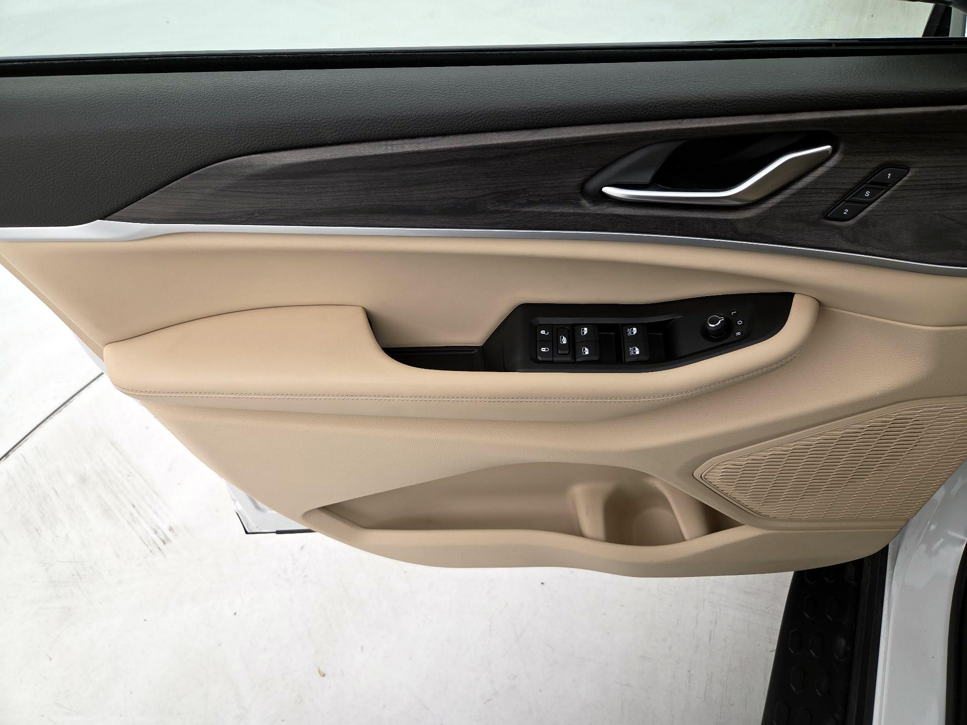Thumbnail: 2023 Jeep Grand Cherokee - 12