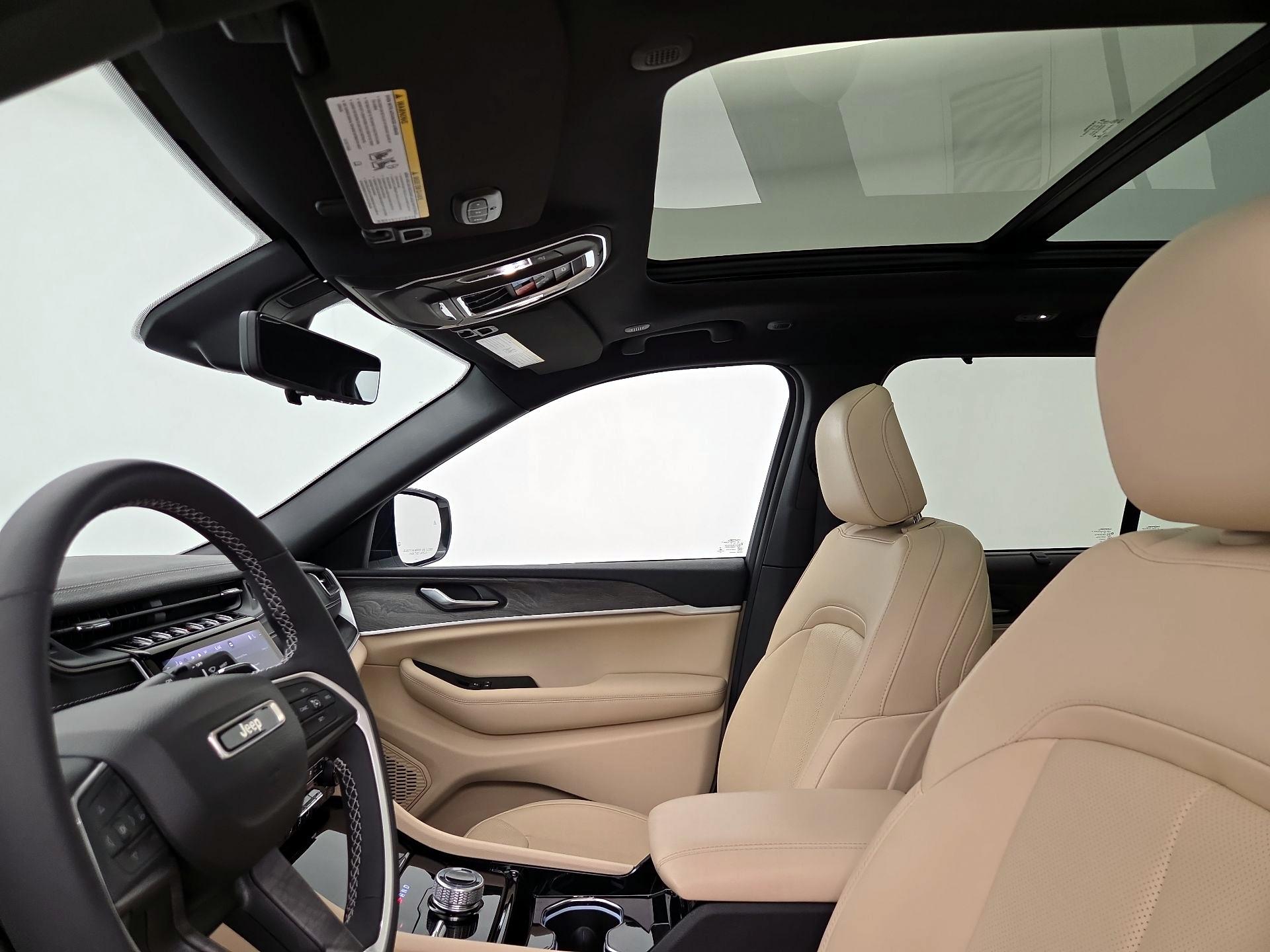 Thumbnail: 2023 Jeep Grand Cherokee - 20