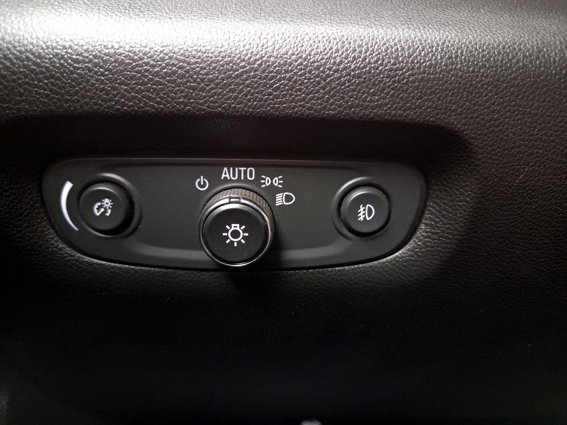 Thumbnail: 2020 Chevrolet Traverse - 11