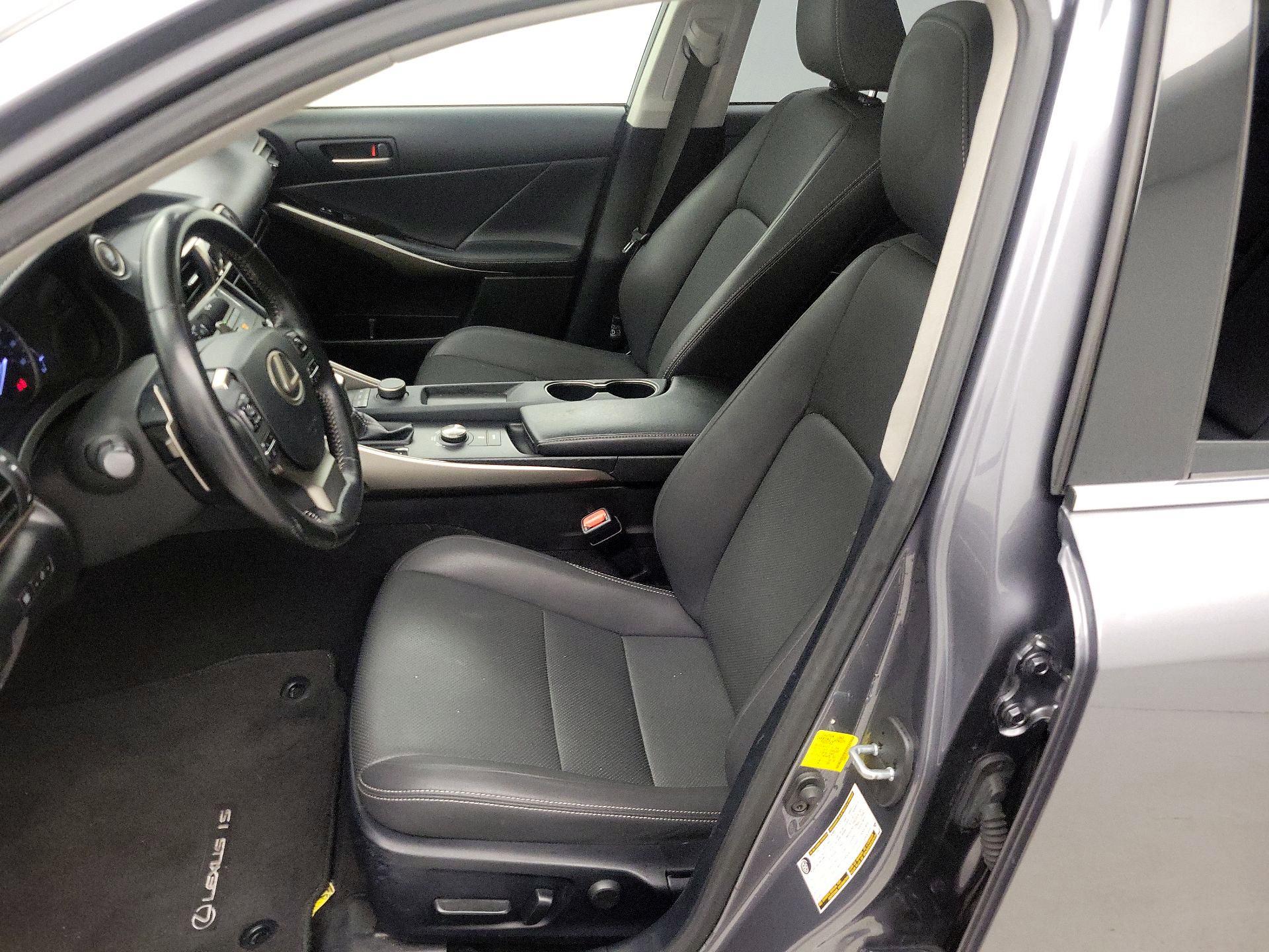 Thumbnail: 2019 Lexus IS - 11