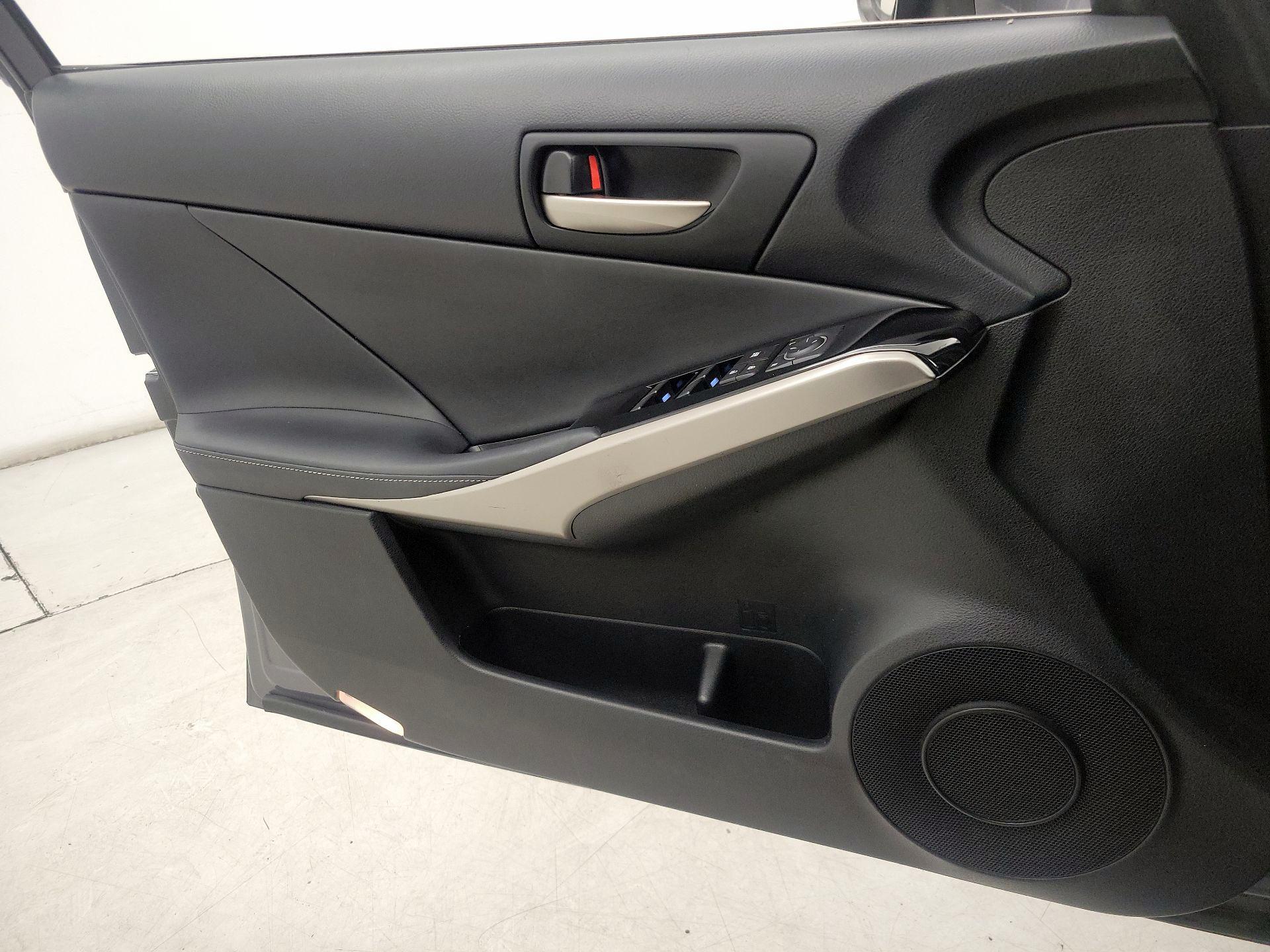 Thumbnail: 2019 Lexus IS - 12