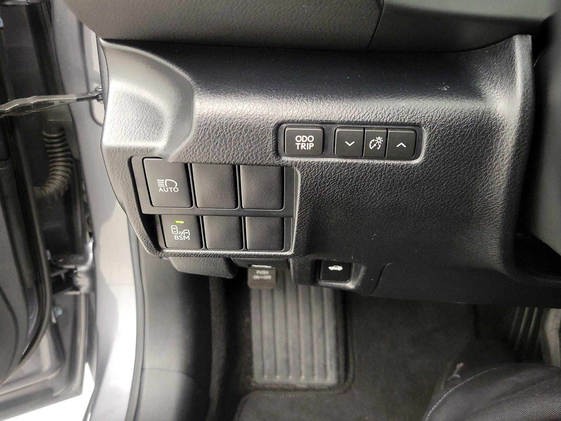 Thumbnail: 2019 Lexus IS - 13