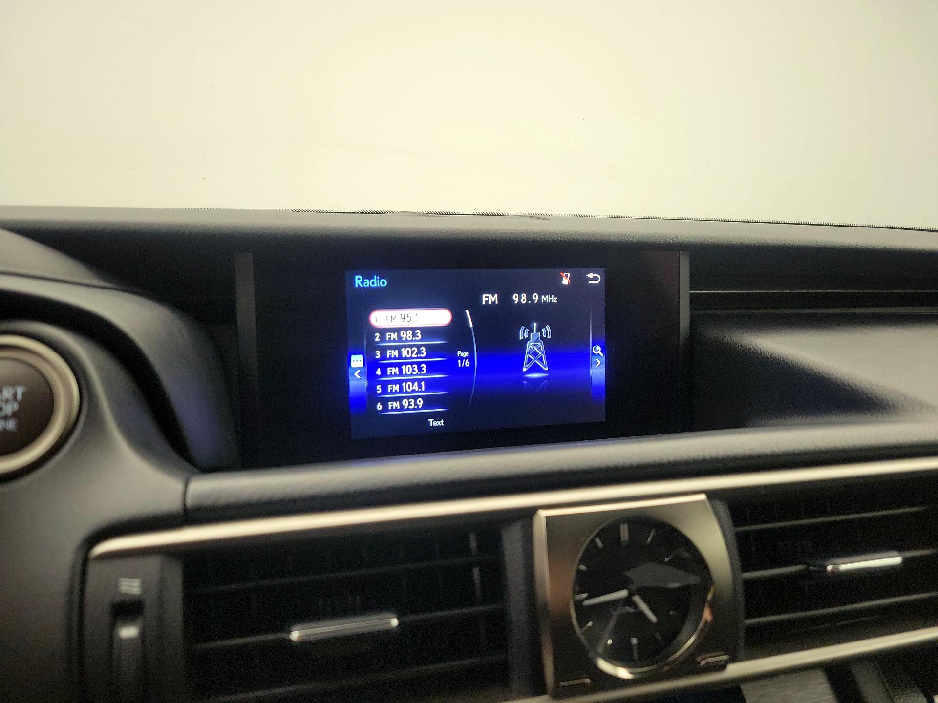 Thumbnail: 2019 Lexus IS - 15