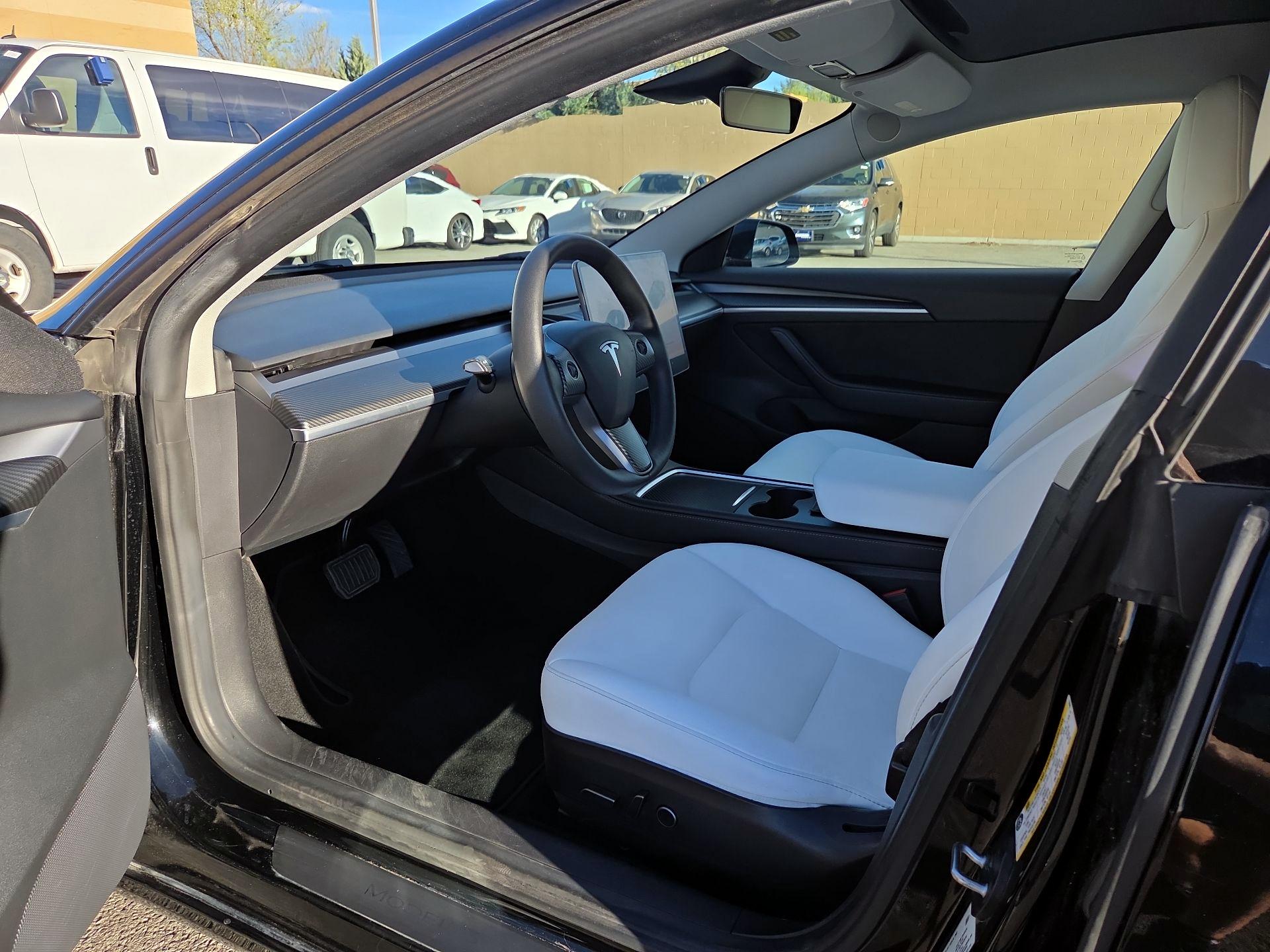 Thumbnail: 2022 Tesla Model 3 - 9