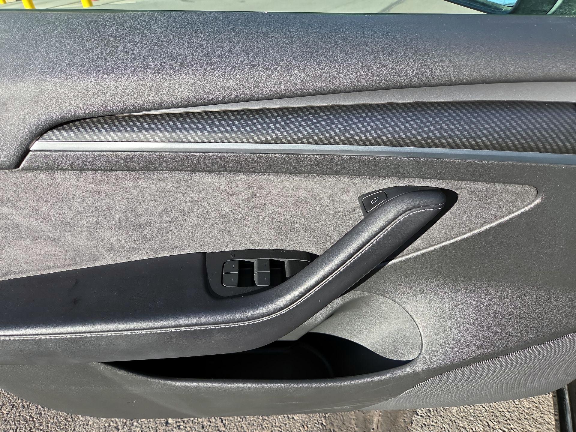 Thumbnail: 2022 Tesla Model 3 - 10